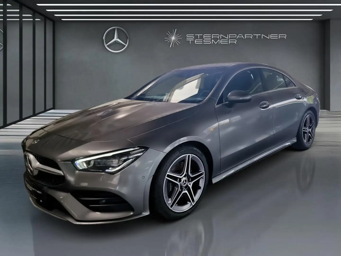 Mercedes-Benz CLA 220 d AMG+DISTR+MBEAM+PANO+AMBIENTE Grijs - 2
