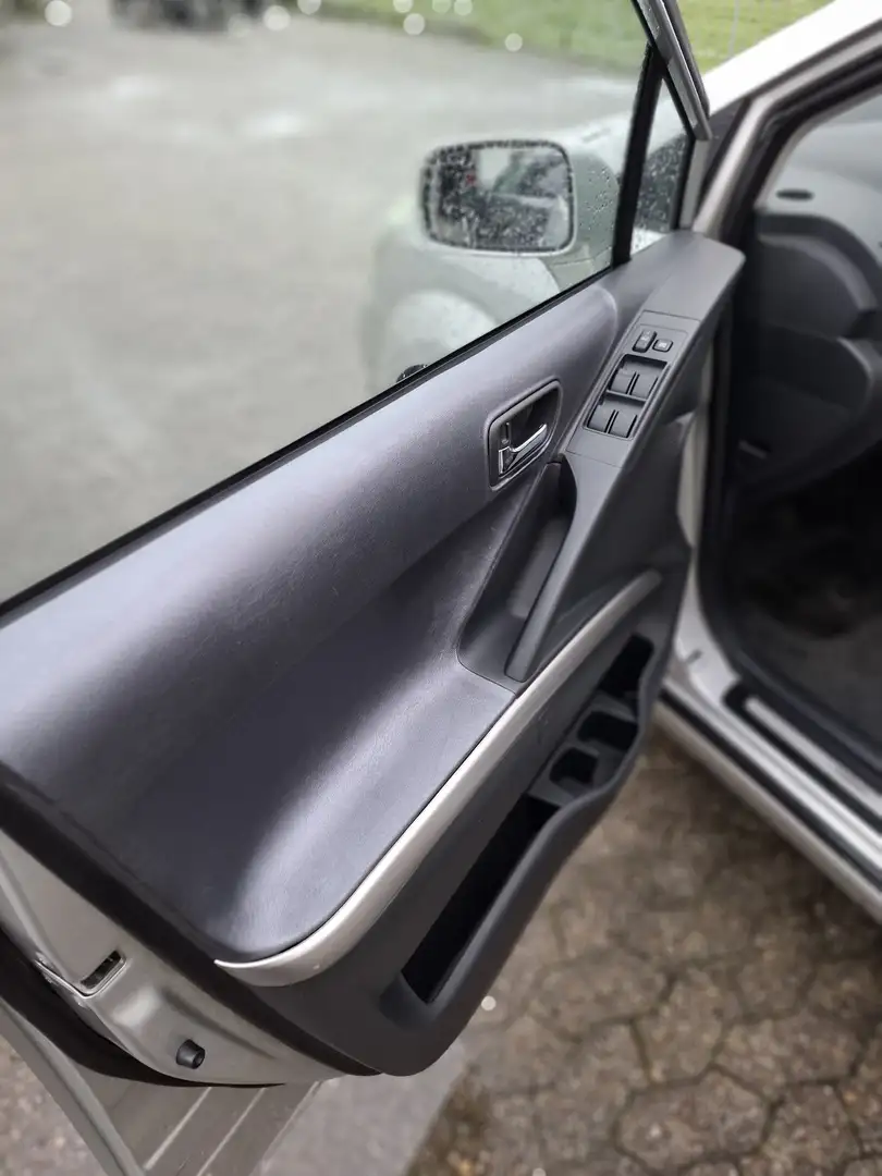 Toyota Corolla Verso 2.2 D-CAT DPF Sol Grau - 2