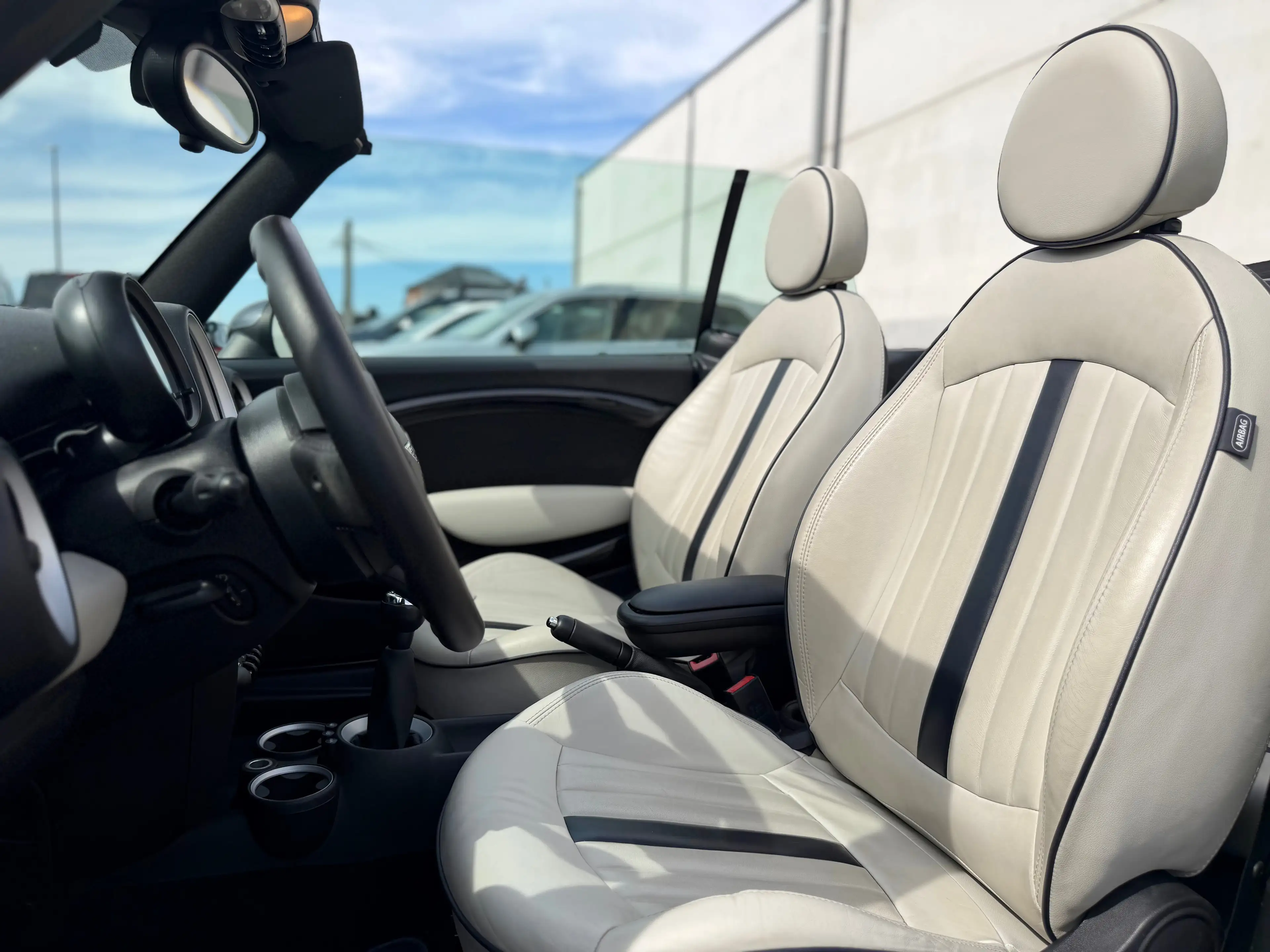 MINI Cooper D Cabrio 1.6 D — photo 14