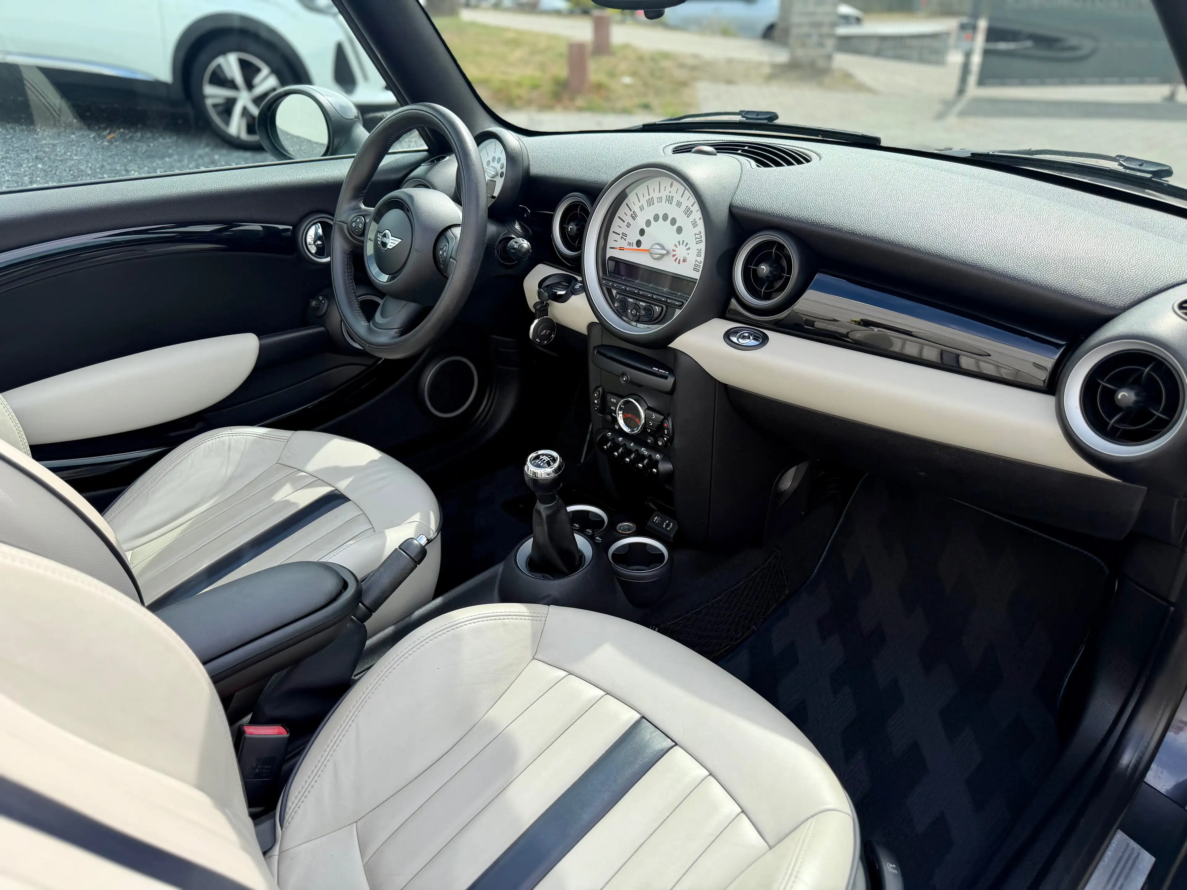 MINI Cooper D Cabrio 1.6 D — photo 15