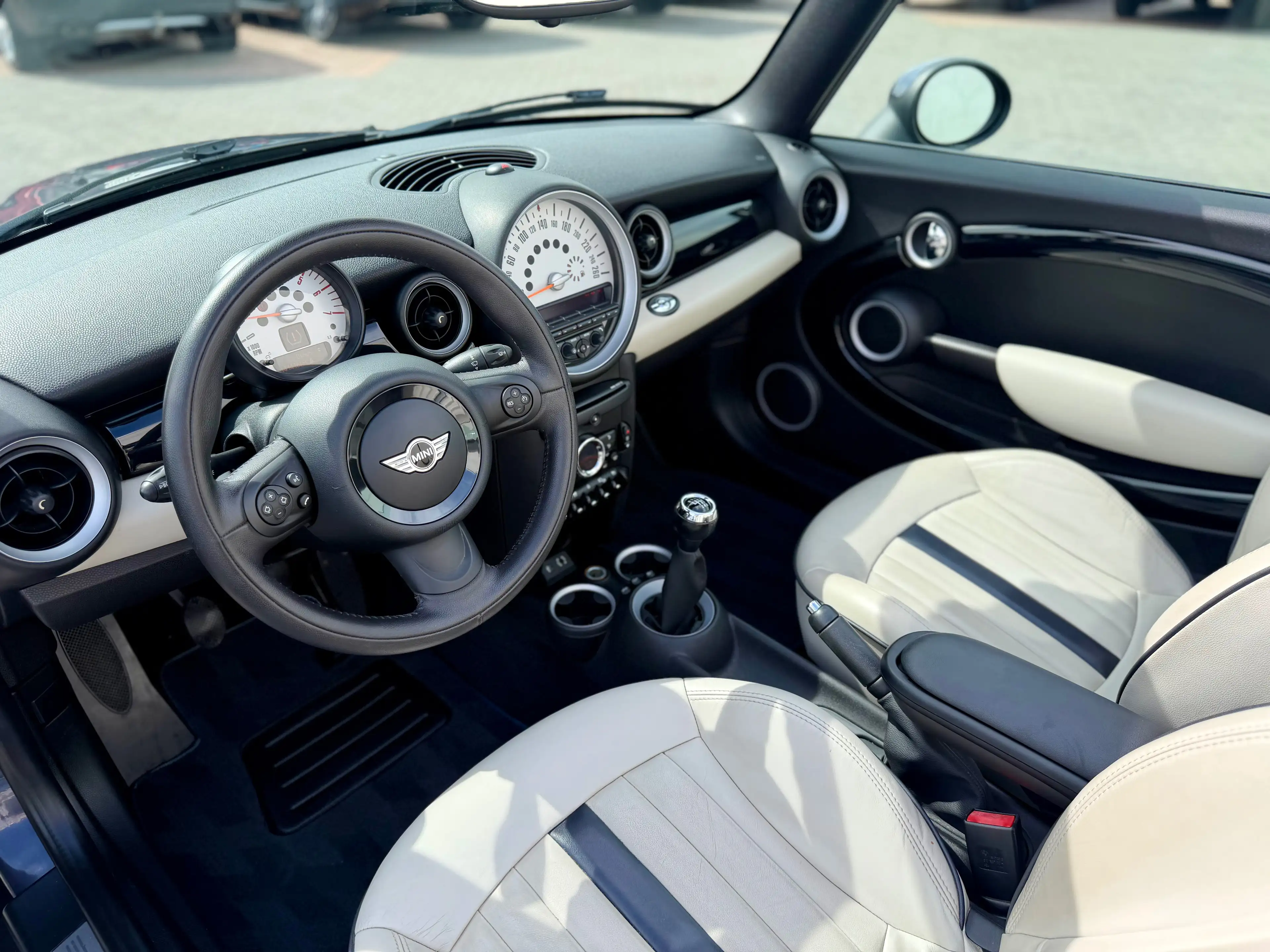 MINI Cooper D Cabrio 1.6 D — photo 13