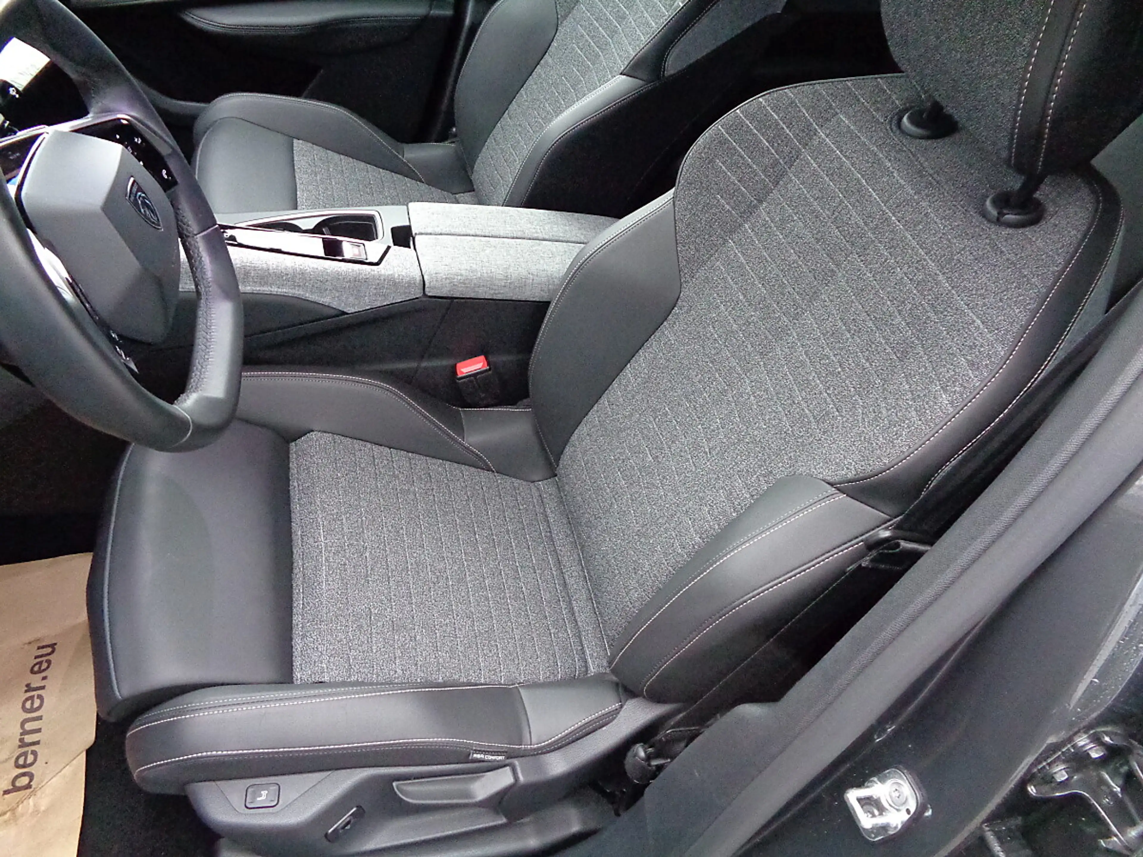 Peugeot 3008 Hybrid 136 E-DCS6 Allure Aut. — photo 14
