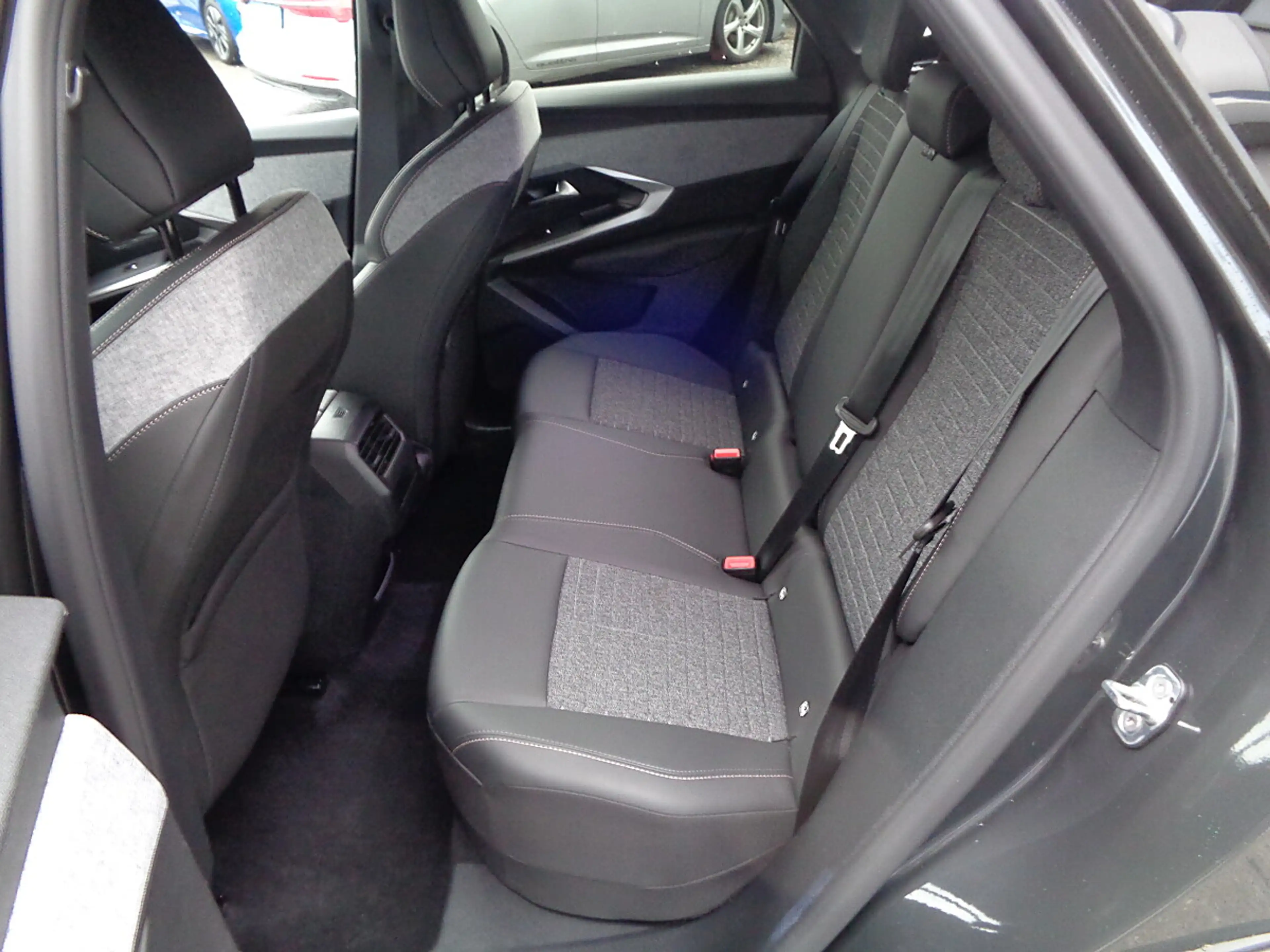 Peugeot 3008 Hybrid 136 E-DCS6 Allure Aut. — photo 10