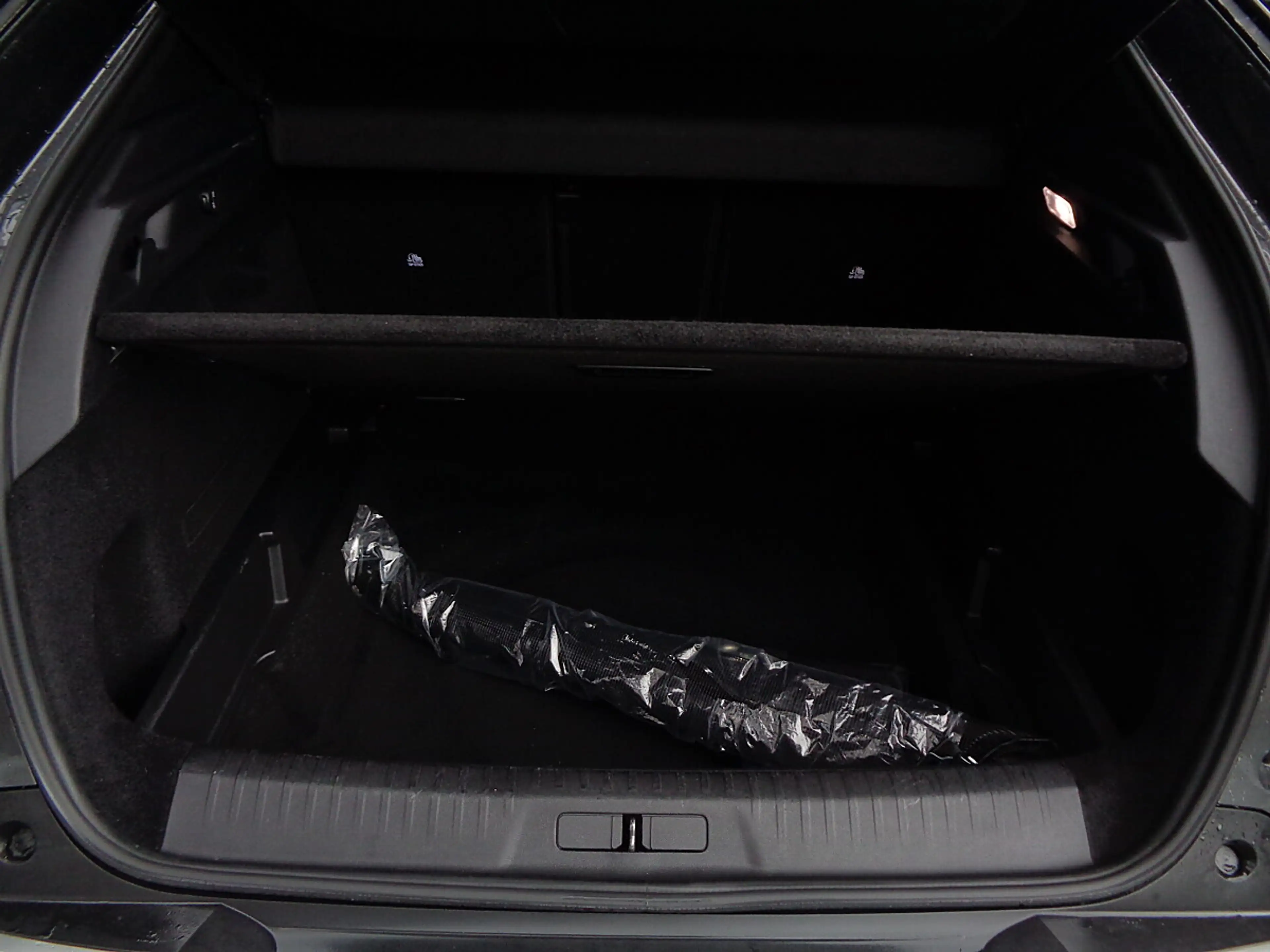 Peugeot 3008 Hybrid 136 E-DCS6 Allure Aut. — photo 6