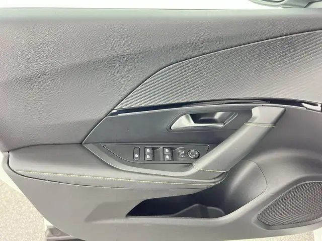 Peugeot 2008 view 11