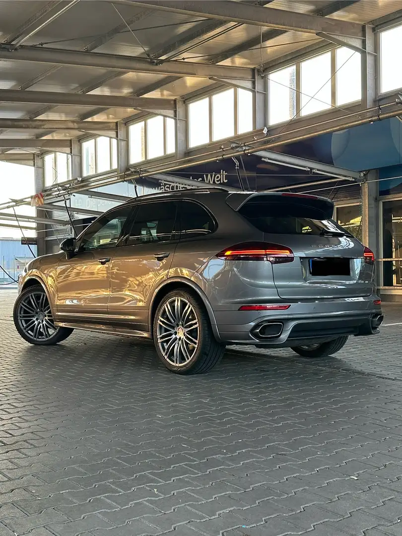 Porsche Cayenne GTS Paket Chrono 22 Zoll Facelift Panorama Kamara Grau - 2