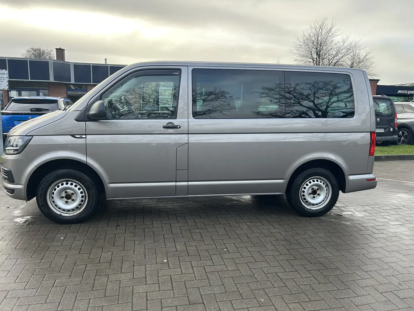 Volkswagen T6 Multivan Kurz EU6 Trendline AHK Tempomat Beige - 1