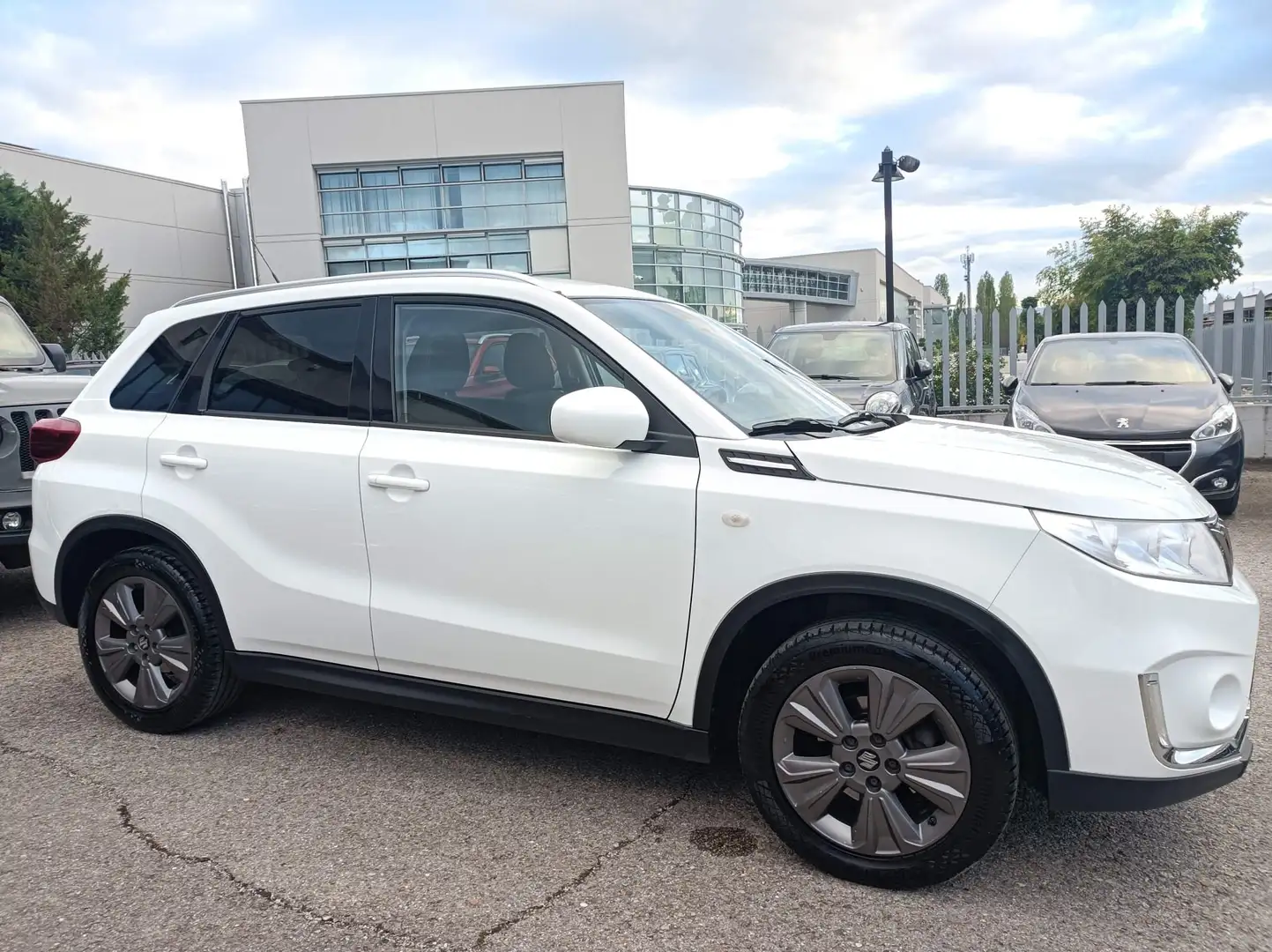 Suzuki Vitara Vitara II 2018 1.0 boosterjet Cool 4wd allgrip Bianco - 2