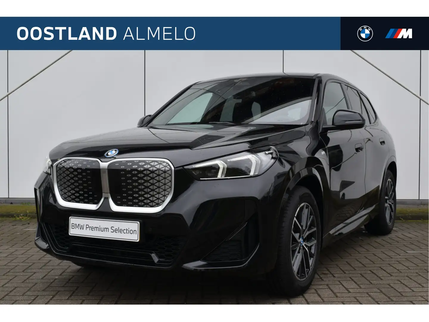 BMW iX1 eDrive20 M Sport / Sportstoelen / Adaptieve LED / Zwart - 1