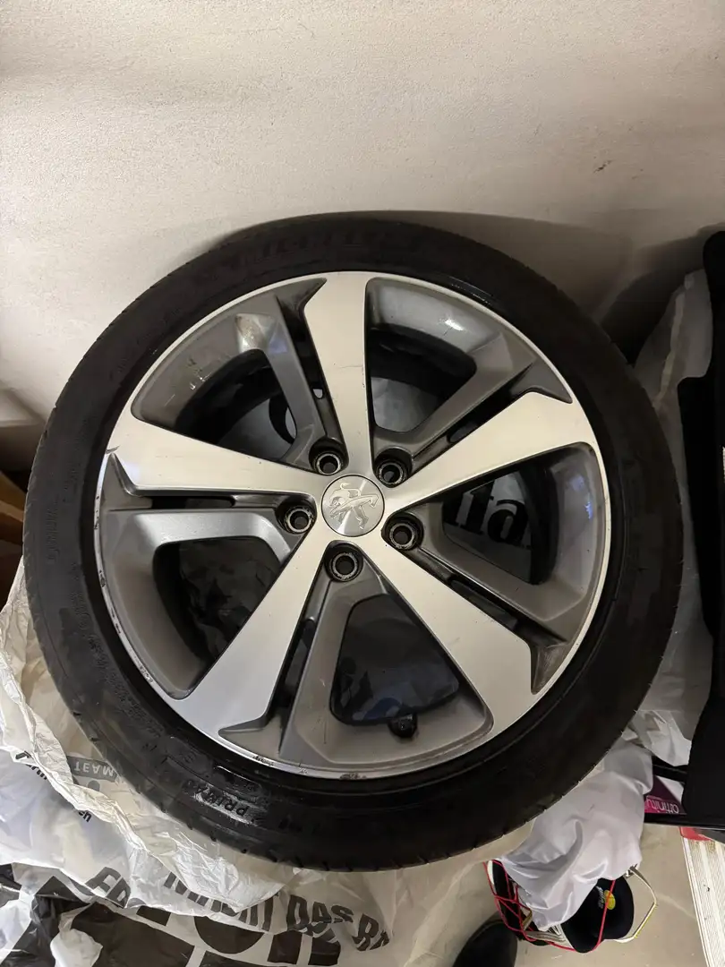 Peugeot 308 308 1,5 BlueHDI 130 GT Line S Grau - 2