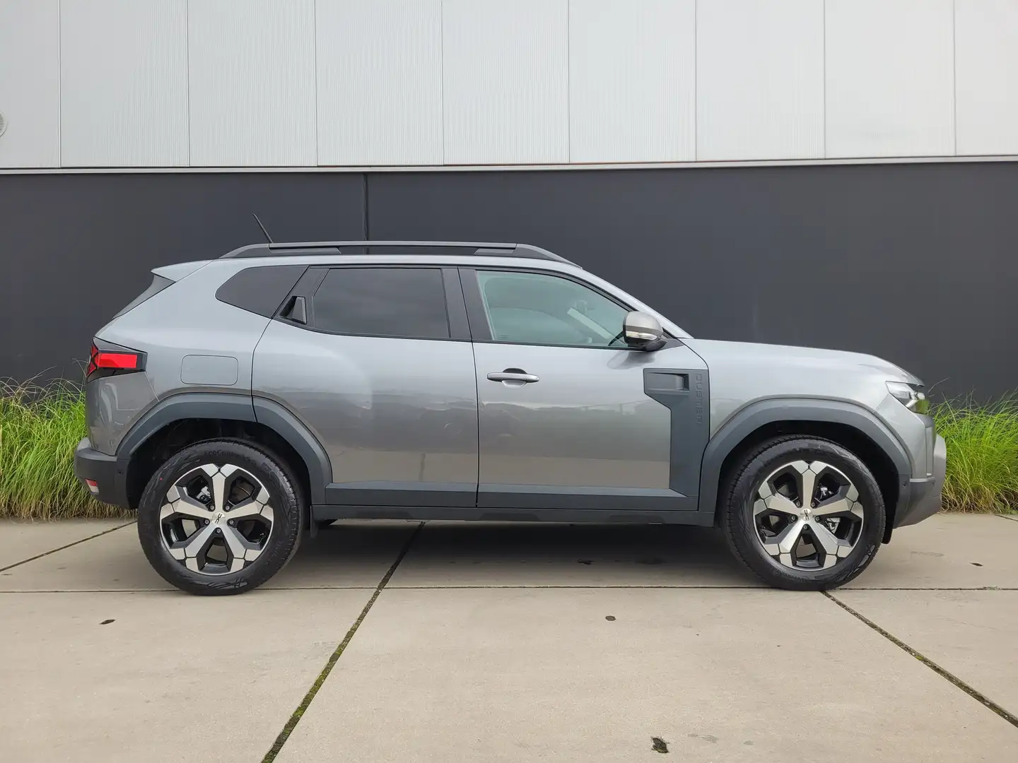 Dacia Duster HYBRIDE*AUT*JOURNEY+*18"ALU*360'CAMERA*NAV*KEYLESS Grey - 2