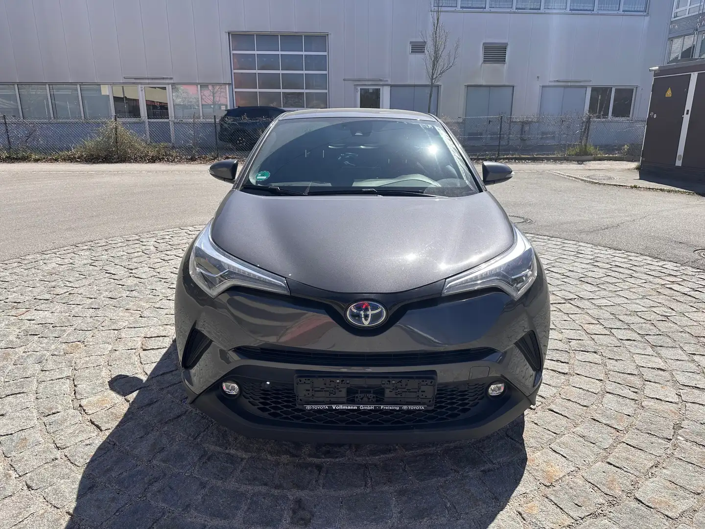 Toyota C-HR Hybrid Lounge Grau - 2