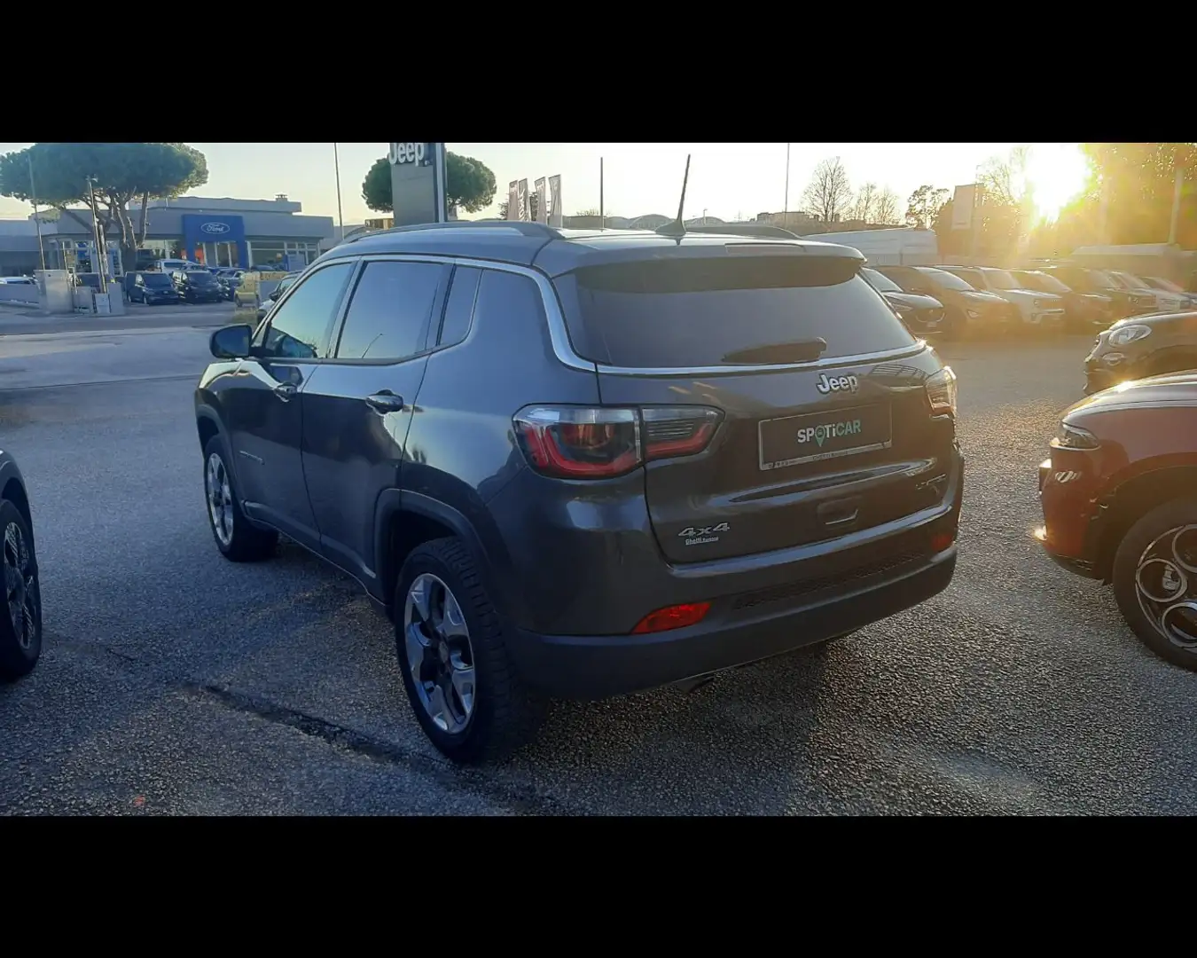 Jeep Compass 2.0 Multijet II 4WD Limited Grau - 2