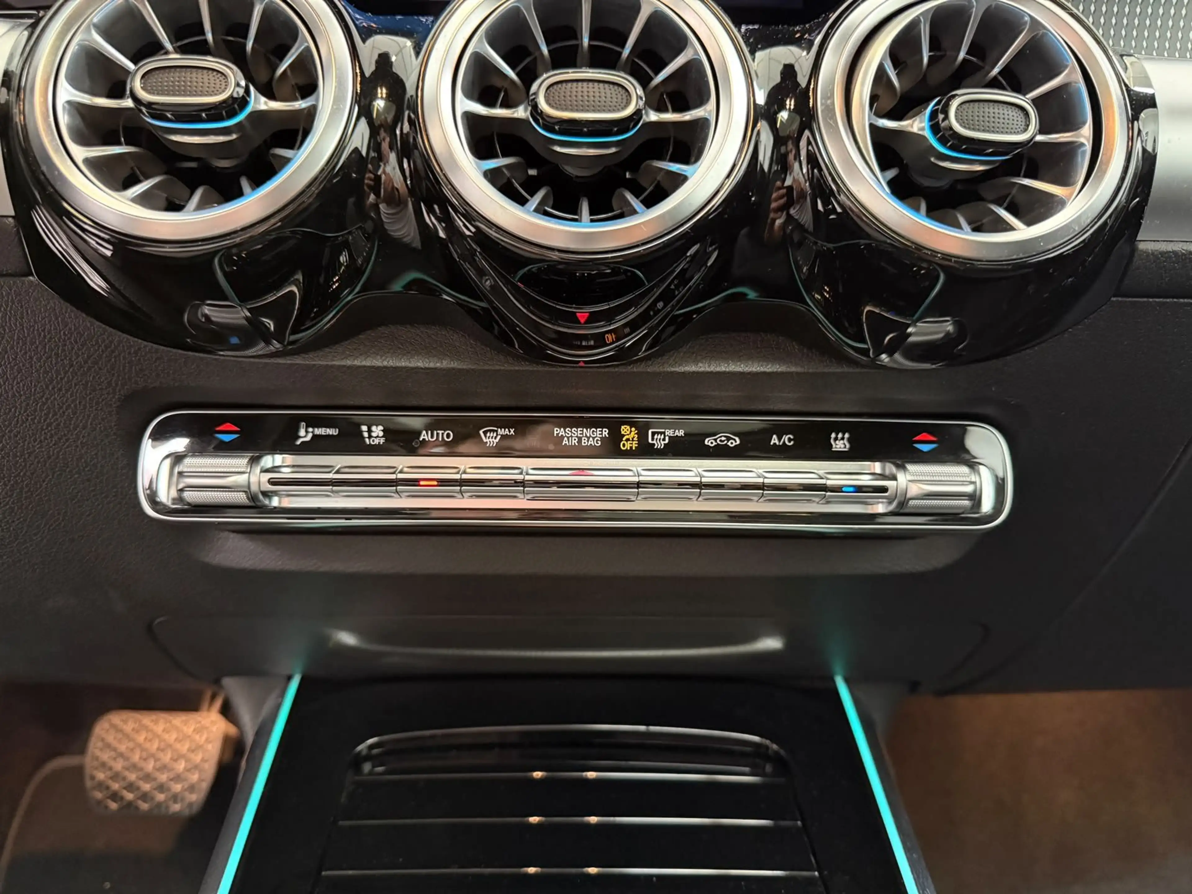 Mercedes-Benz EQB 300 4M Progressive PANO+DISTR+360°+KEYLESS — photo 13