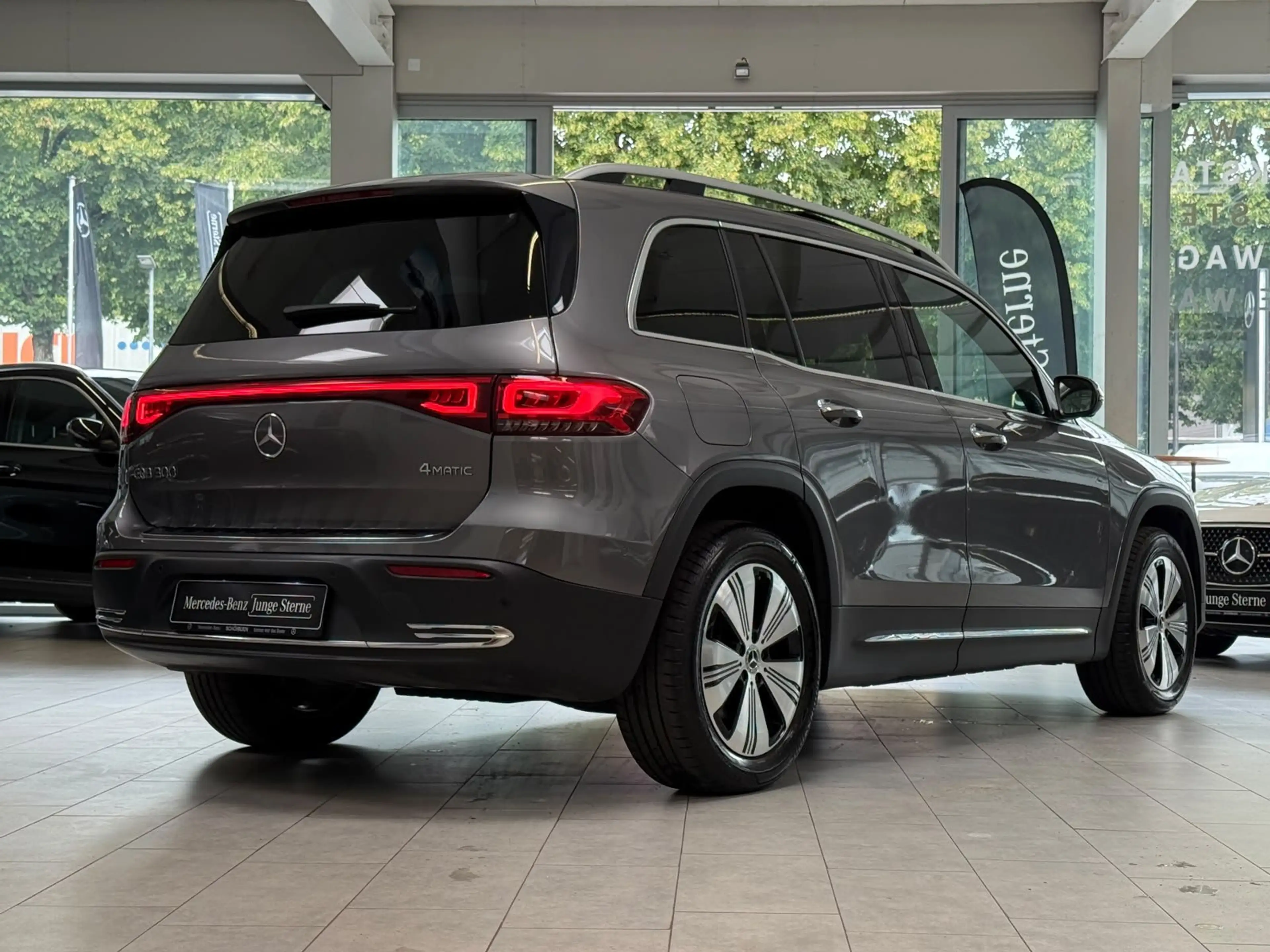 Mercedes-Benz EQB 300 4M Progressive PANO+DISTR+360°+KEYLESS — photo 5