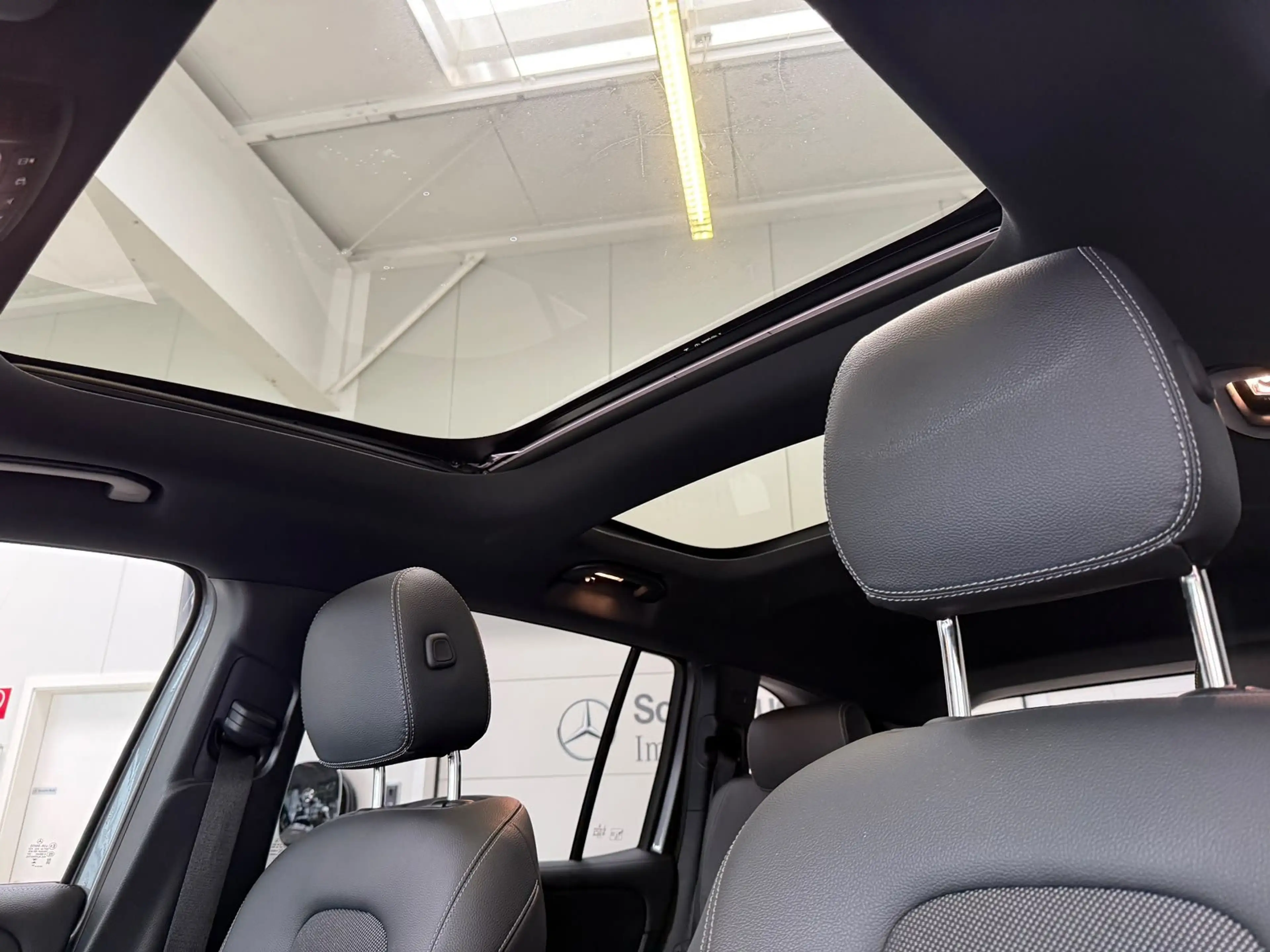 Mercedes-Benz EQB 300 4M Progressive PANO+DISTR+360°+KEYLESS — photo 15
