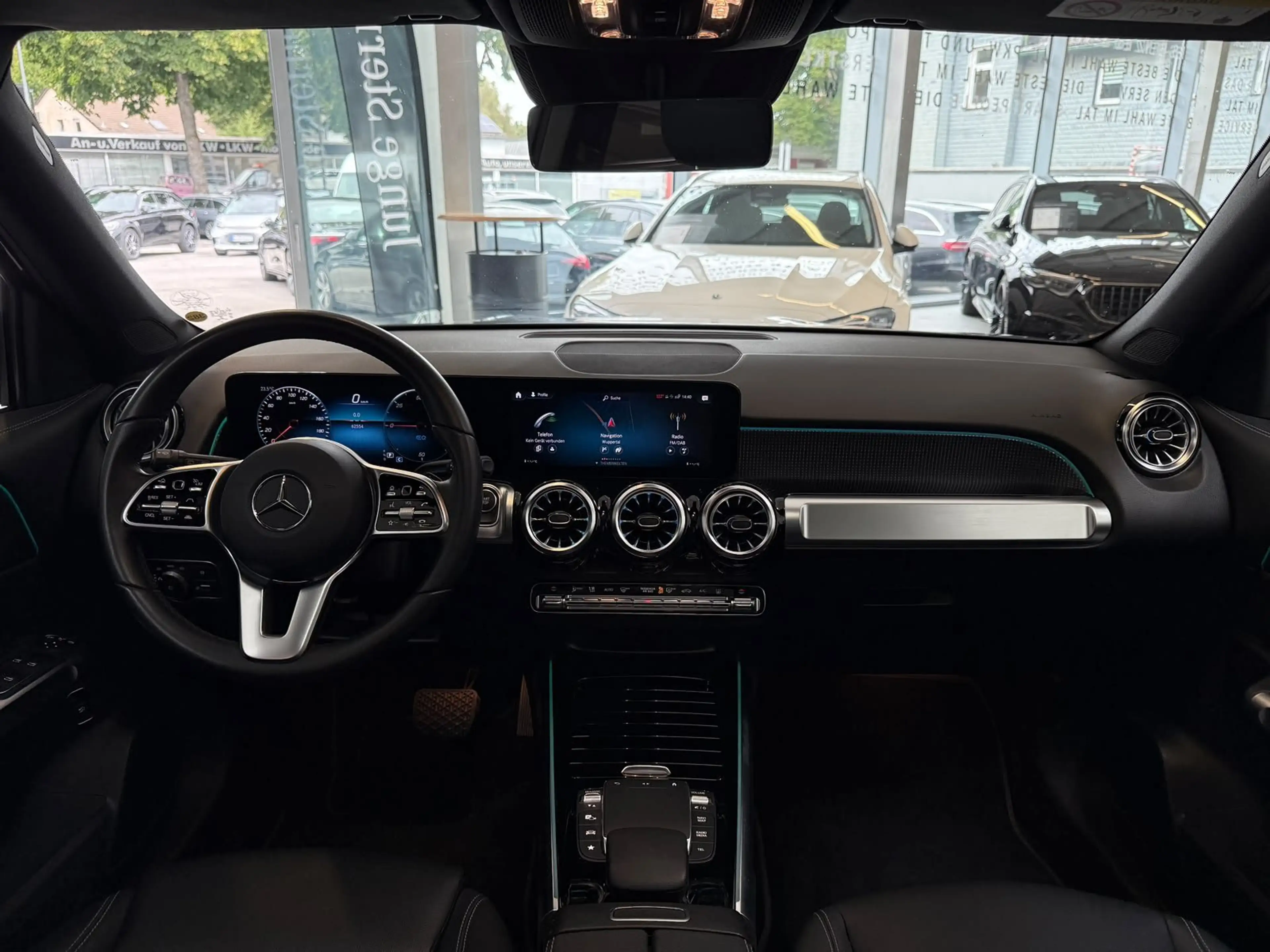 Mercedes-Benz EQB 300 4M Progressive PANO+DISTR+360°+KEYLESS — photo 11