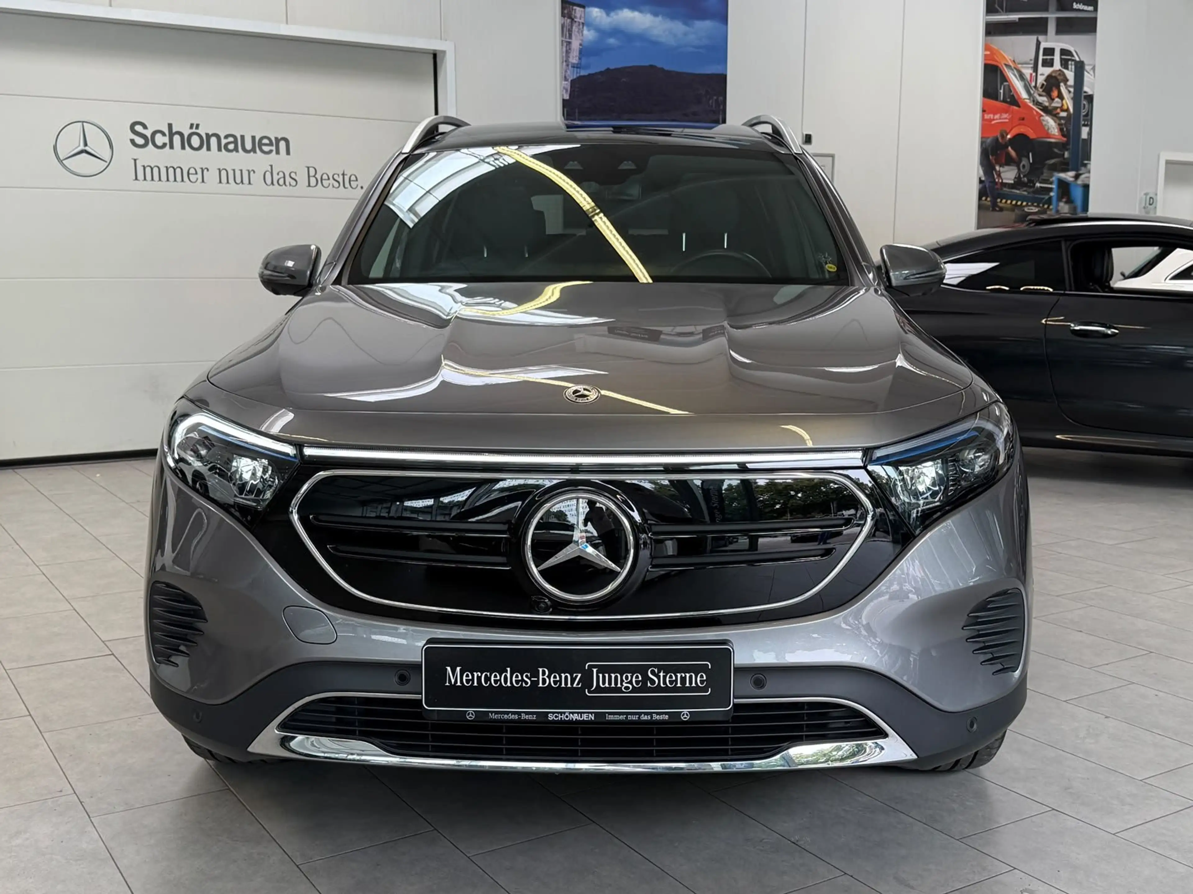 Mercedes-Benz EQB 300 4M Progressive PANO+DISTR+360°+KEYLESS — photo 3