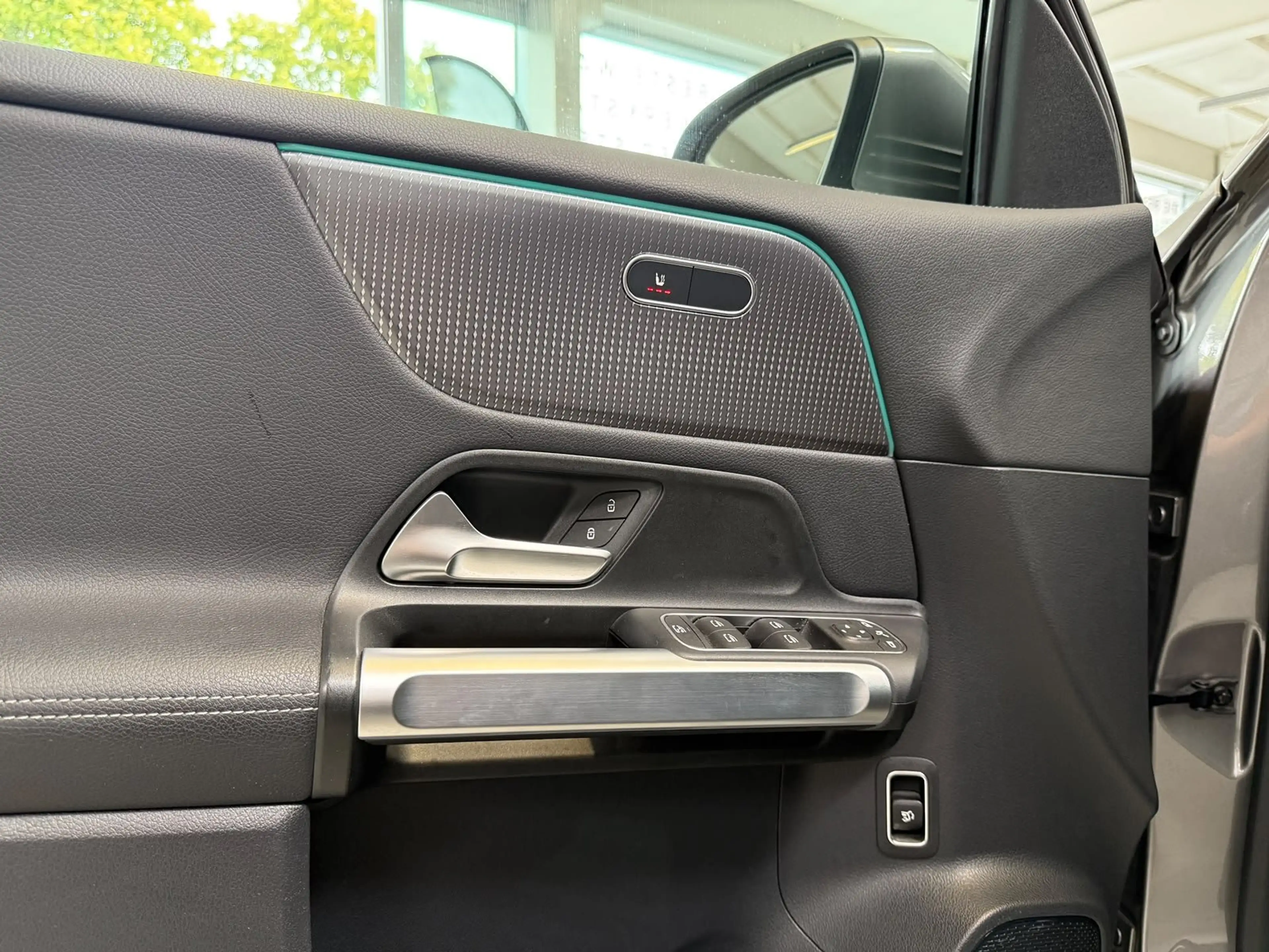 Mercedes-Benz EQB 300 4M Progressive PANO+DISTR+360°+KEYLESS — photo 9