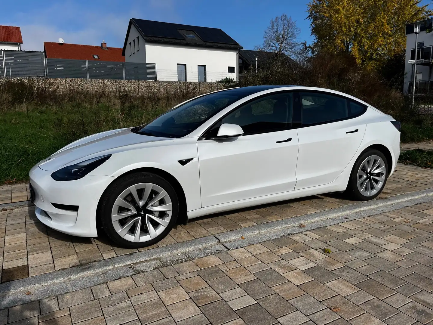 Tesla Model 3 Model 3 Standard Reichweite Plus Hinterradantrieb Weiß - 1