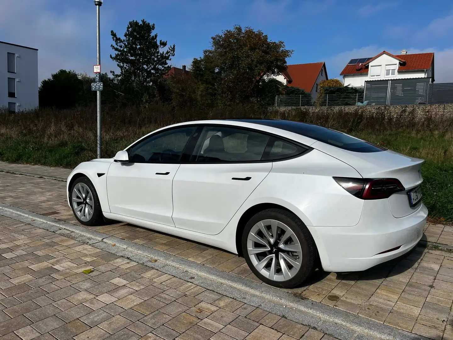 Tesla Model 3 Model 3 Standard Reichweite Plus Hinterradantrieb Weiß - 2