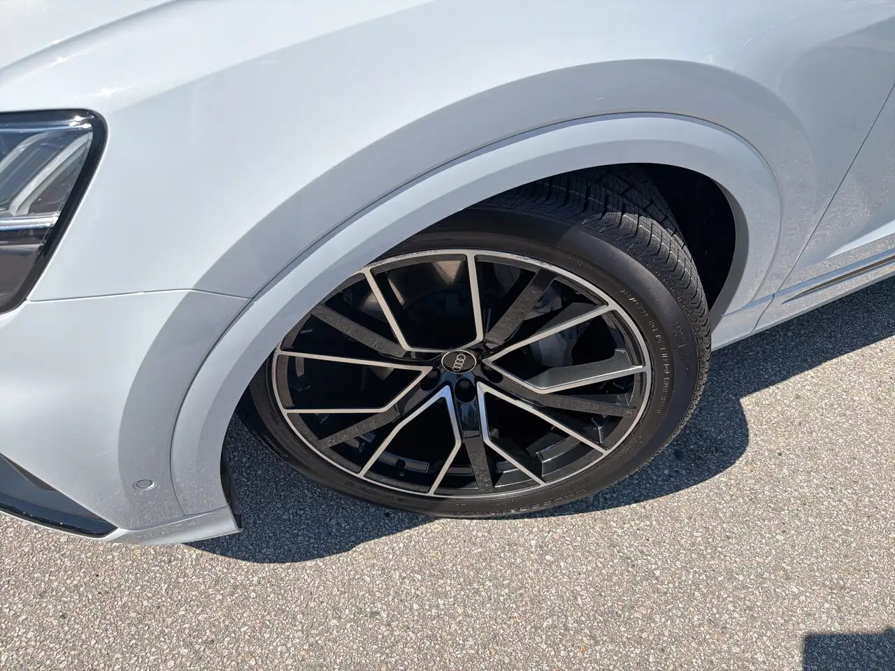 Audi Q8 снимка Audi Q8