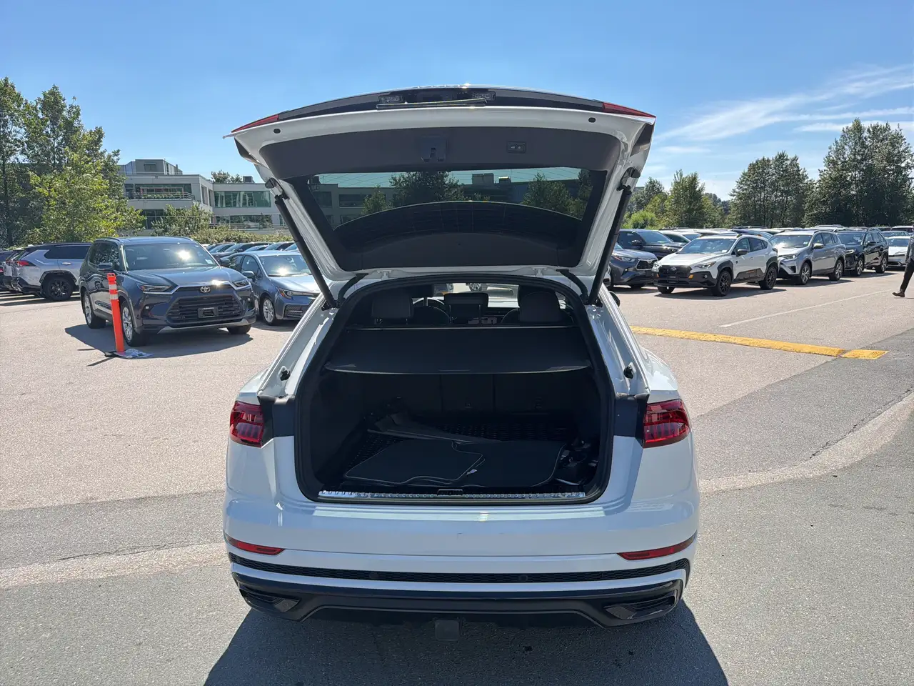 Audi Q8 снимка Audi Q8