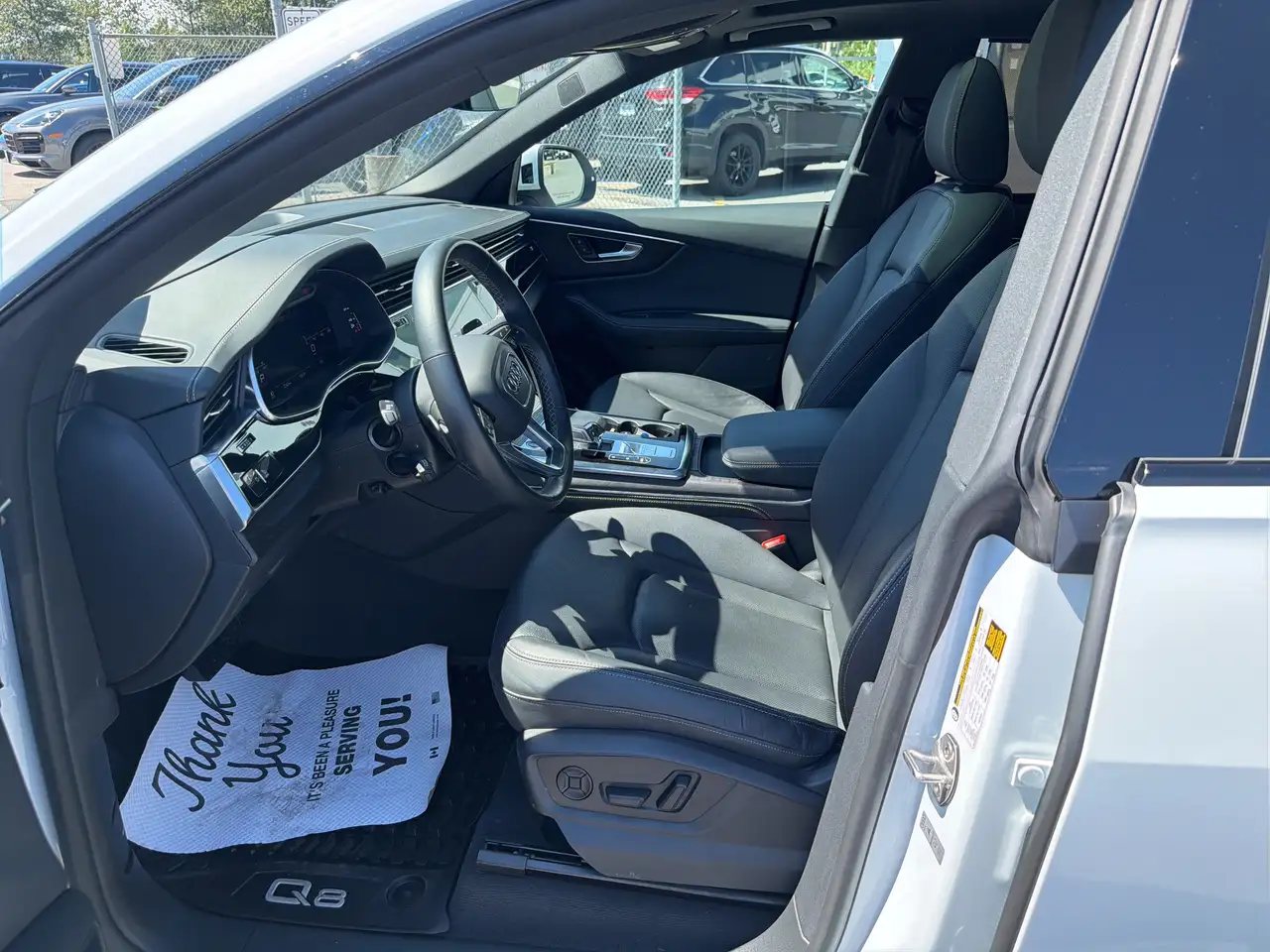 Audi Q8 снимка Audi Q8