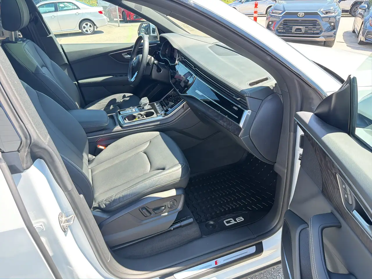 Audi Q8 снимка Audi Q8