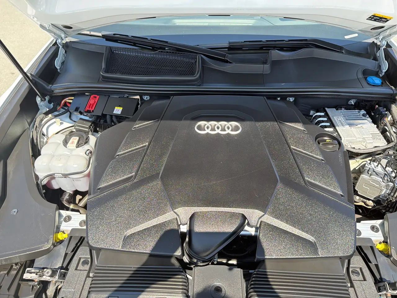 Audi Q8 снимка Audi Q8