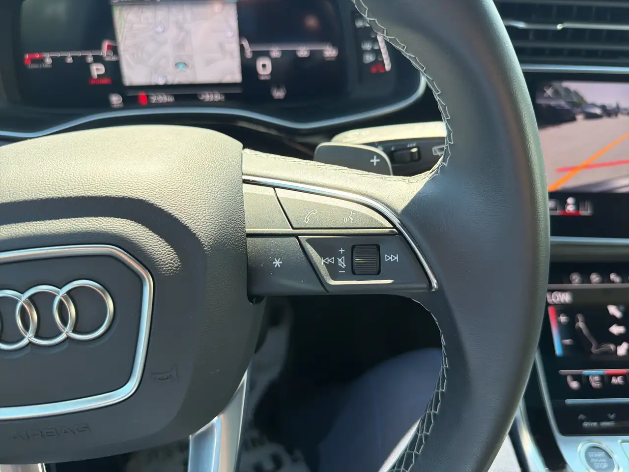 Audi Q8 снимка Audi Q8
