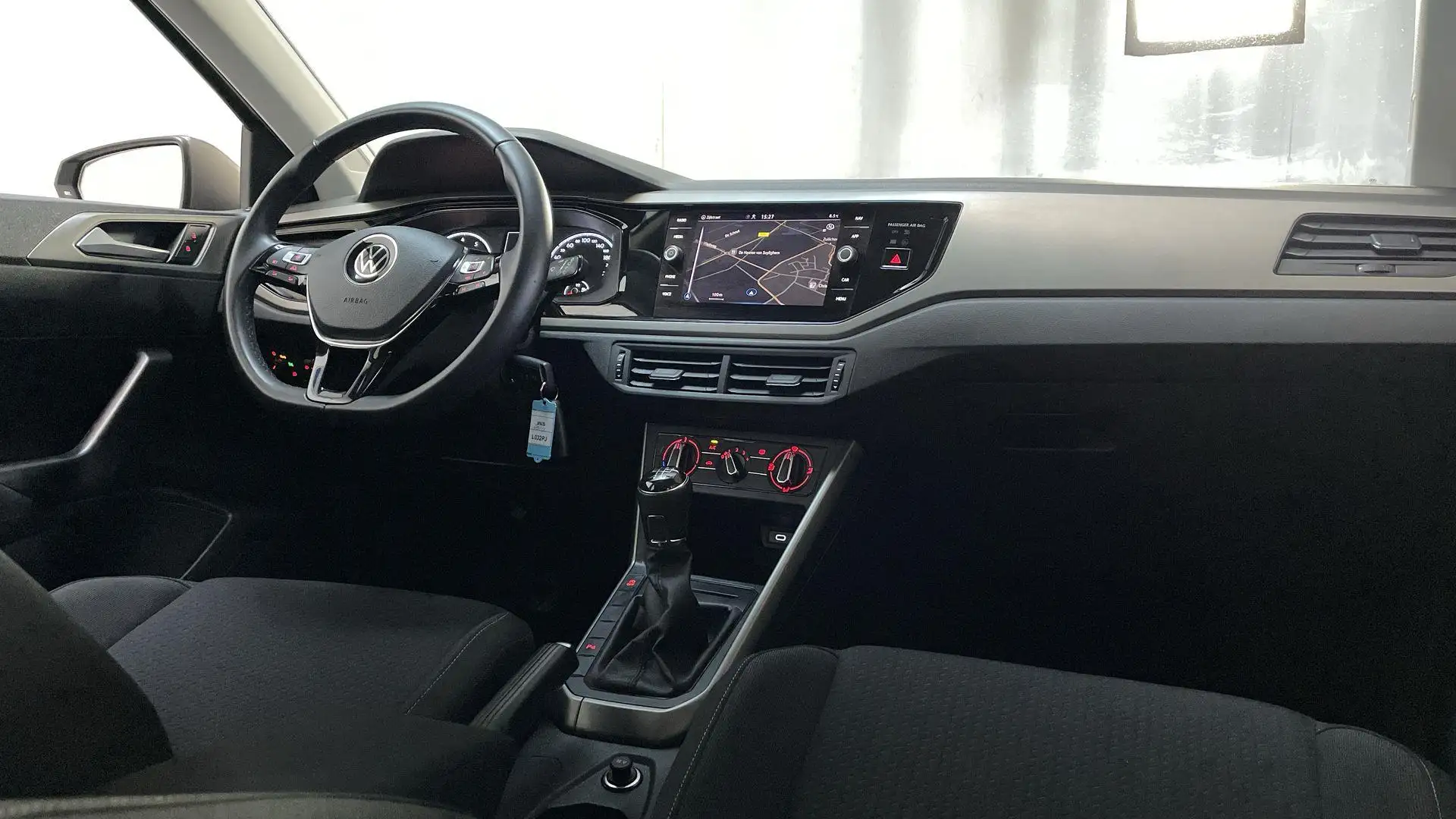 Volkswagen Polo 1.0 TSI Comfortline Parkeersensoren Navigatie DAB+ Grijs - 2