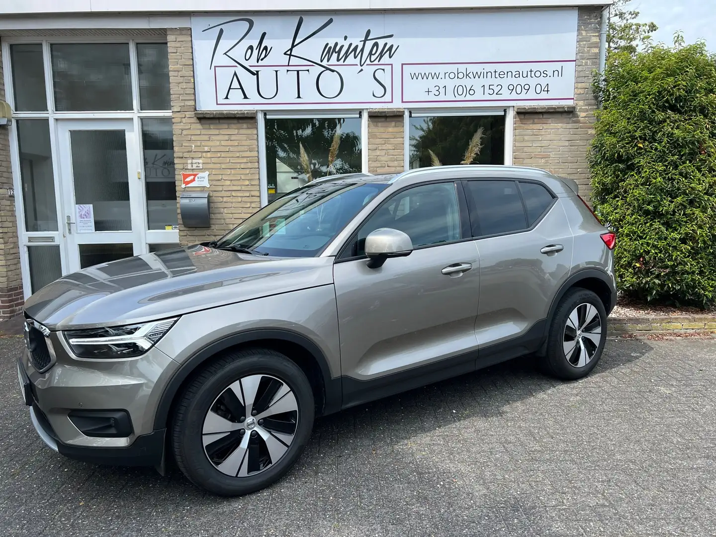 Volvo XC40 1.5 T2 Momentum Business Grijs - 2