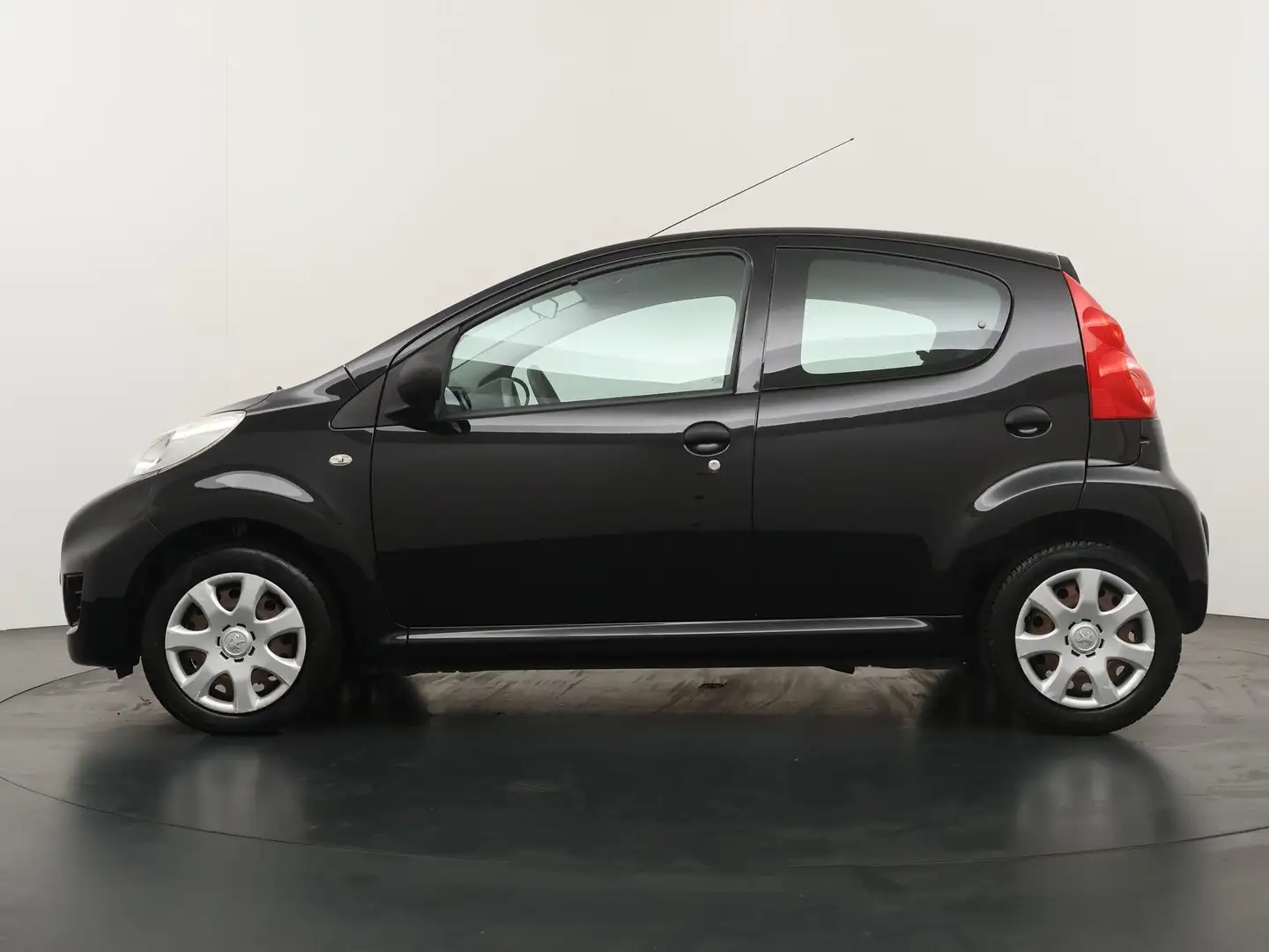 Peugeot 107 1.0-12V XR - Stuurberkrachtiging - Zuinig in verbr Zwart - 2