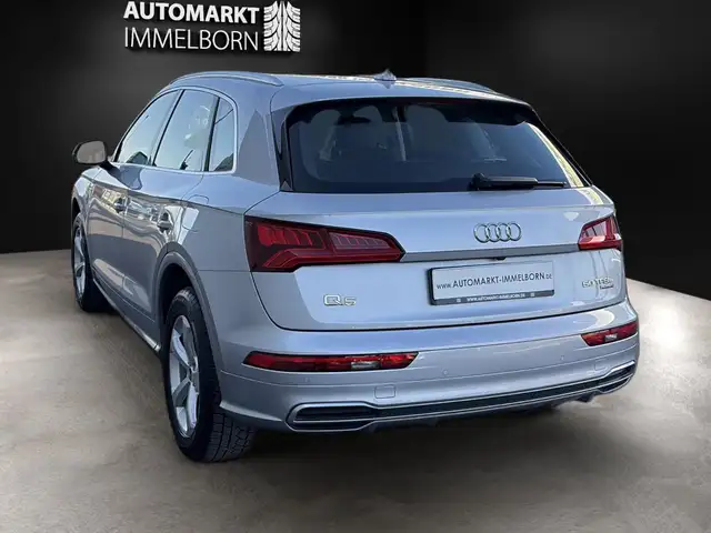 Audi Q5 view 9