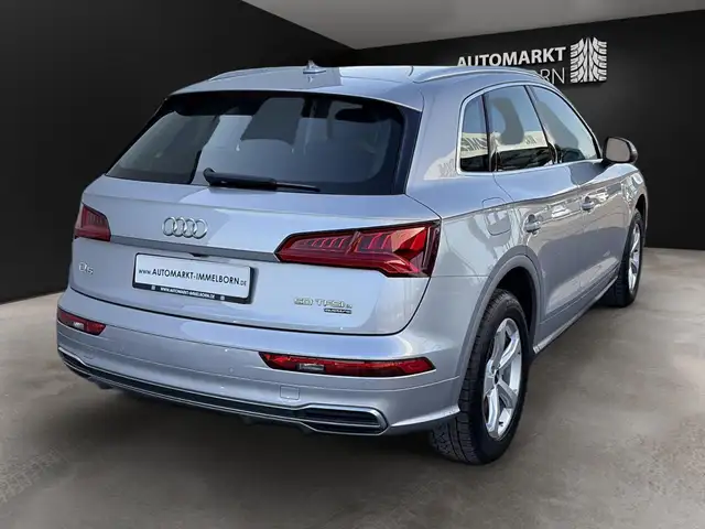 Audi Q5 view 8