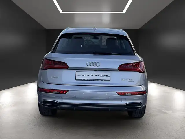 Audi Q5 view 11