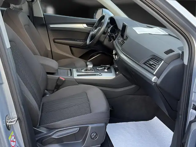 Audi Q5 view 14