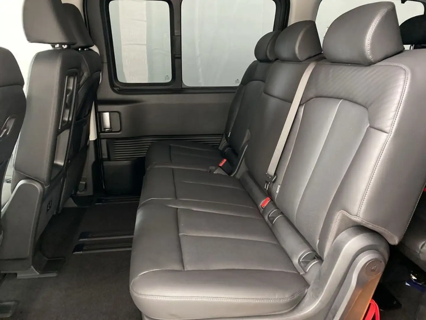 Hyundai STARIA 2.2 AT 9 posti Срібний - 2
