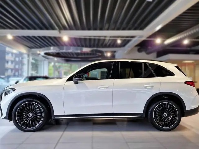 Mercedes-Benz 300 view 6