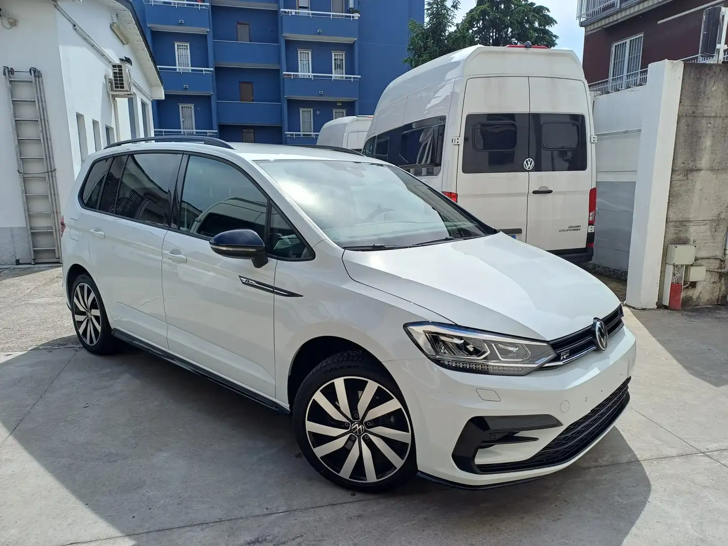 Volkswagen Touran 2.0 tdi Edition Plus dsg - 1