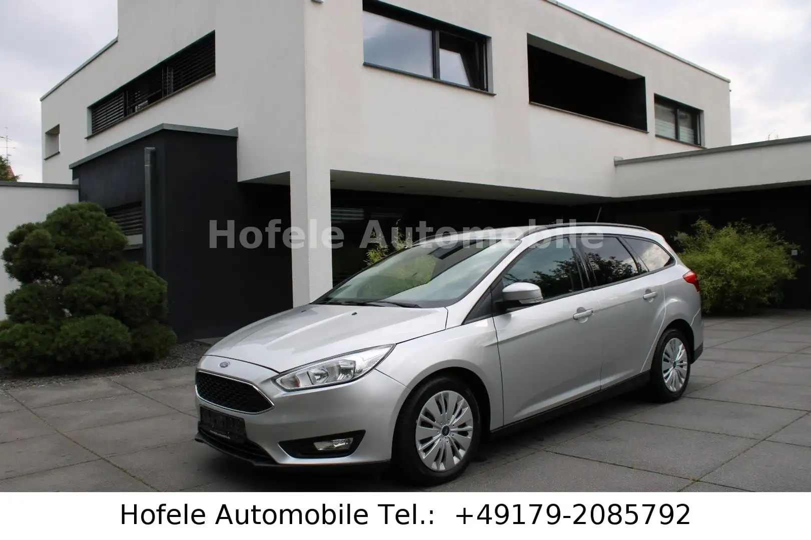 Ford Focus Turnier Business*TEMP/KLIMA/NAVI/APPLECAR* Zilver - 1