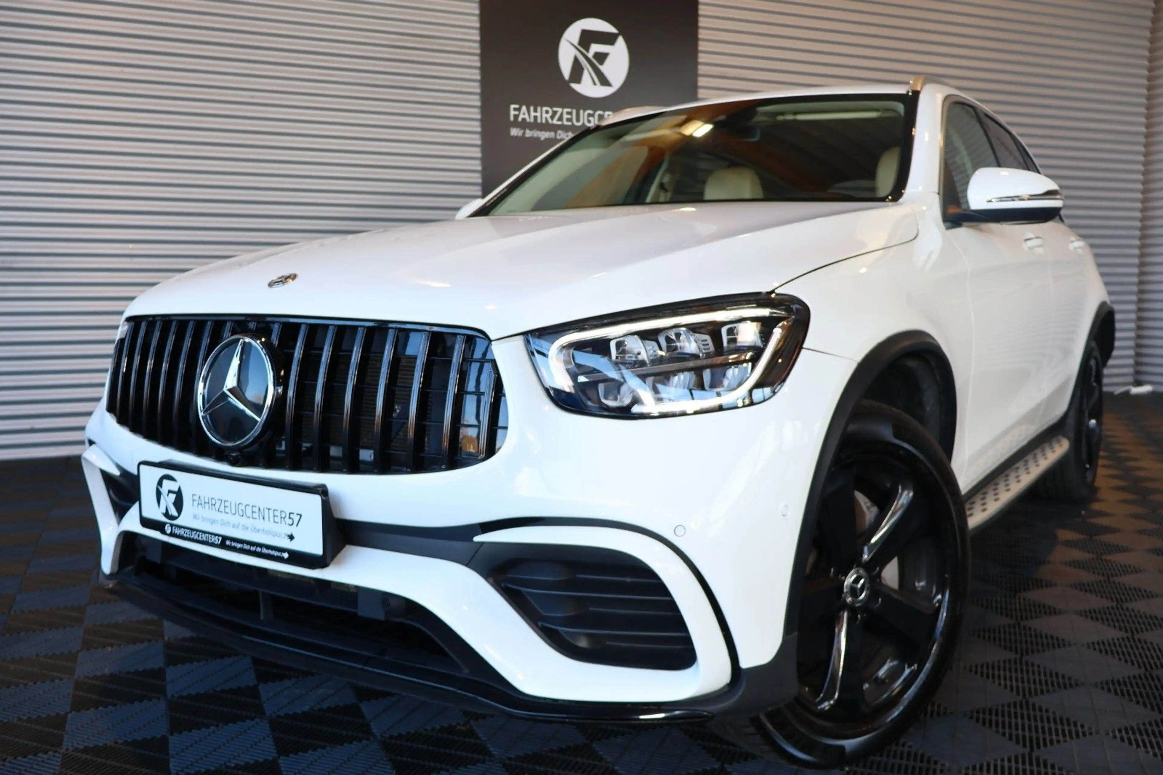 Mercedes-Benz GLC 300 4MATIC/RÜCKFAHRKAMERA/CARPLAY/LED