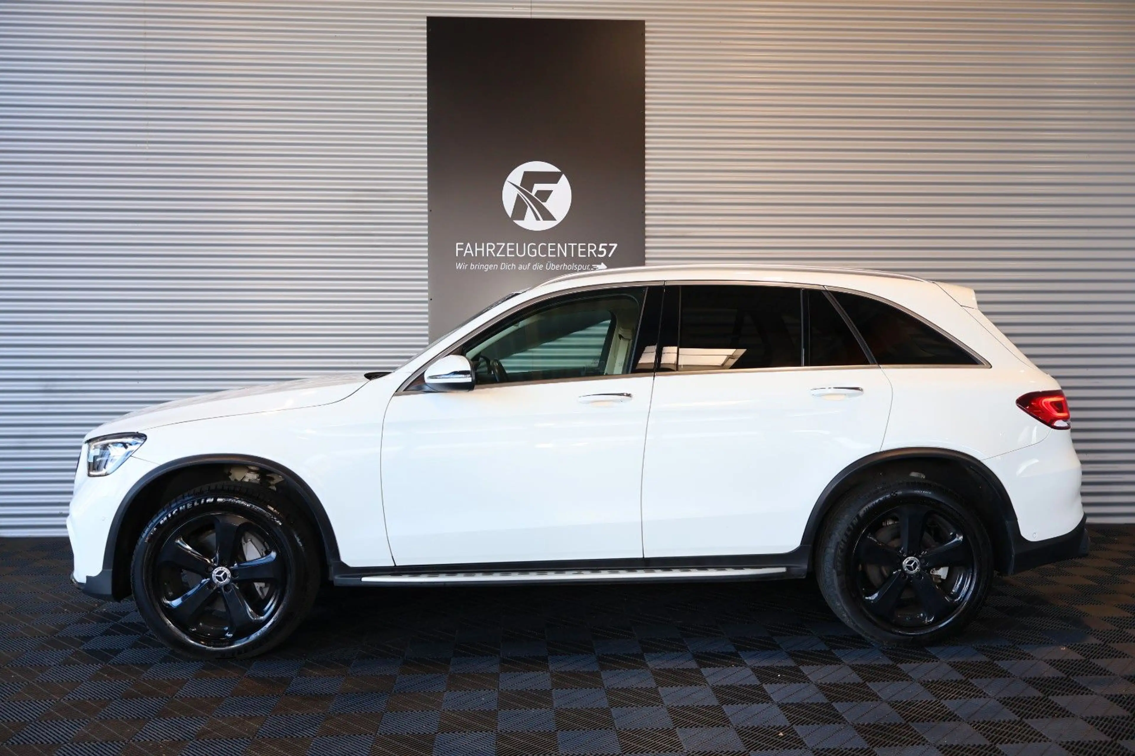 Mercedes-Benz GLC 300 4MATIC/RÜCKFAHRKAMERA/CARPLAY/LED — photo 2