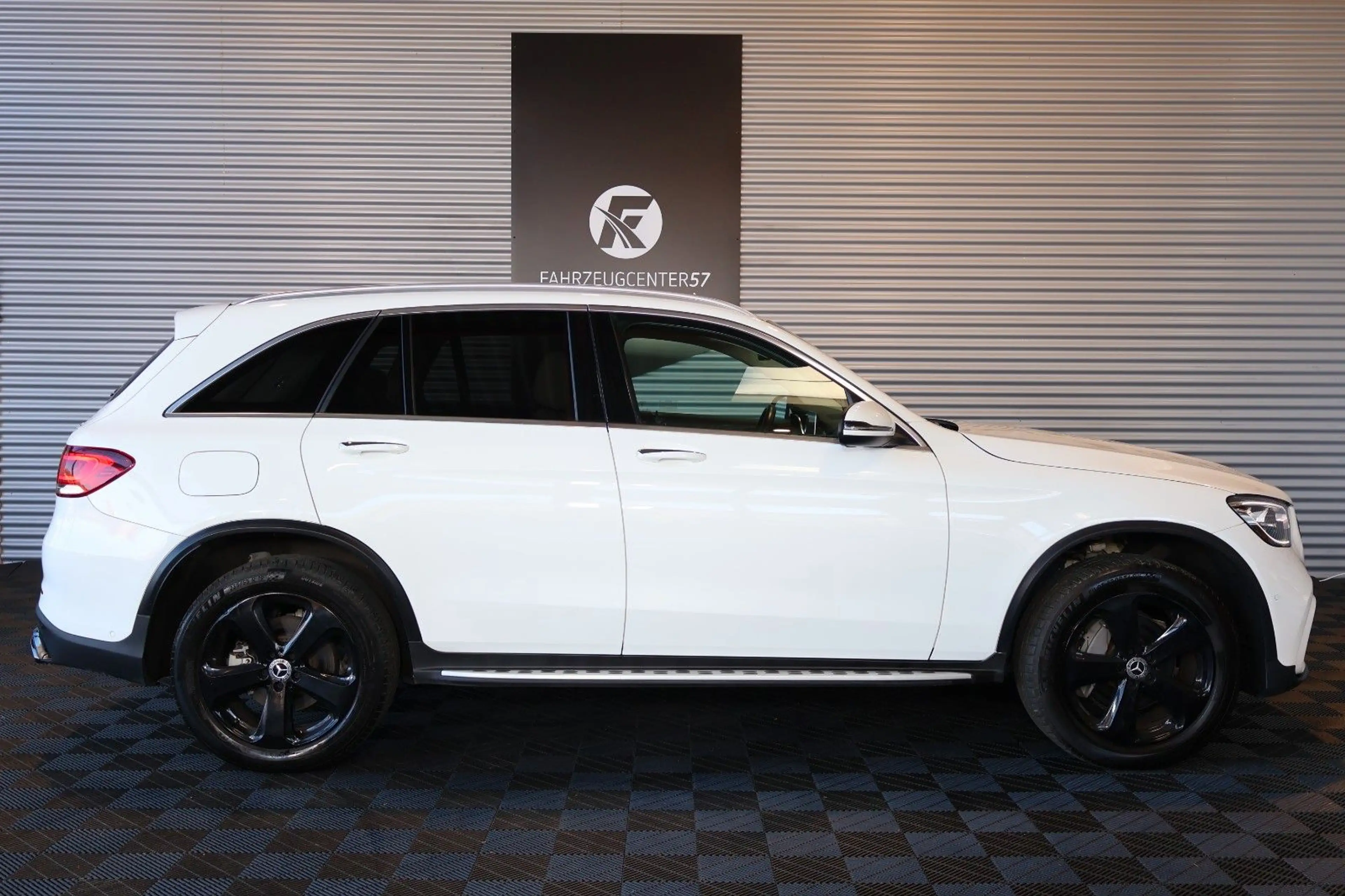 Mercedes-Benz GLC 300 4MATIC/RÜCKFAHRKAMERA/CARPLAY/LED — photo 5