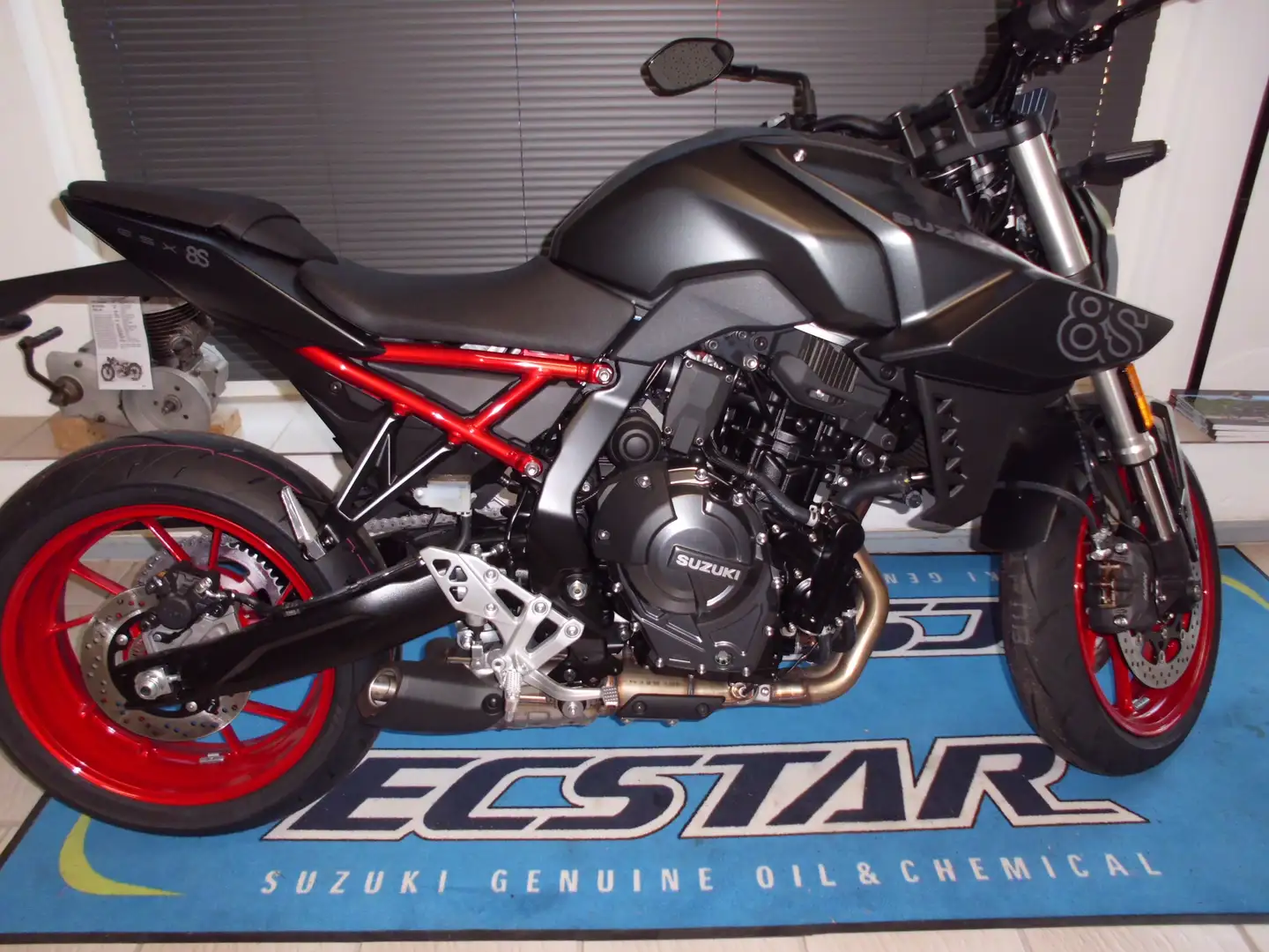 Suzuki GSX 8S GSX800RQM5 Negro - 1