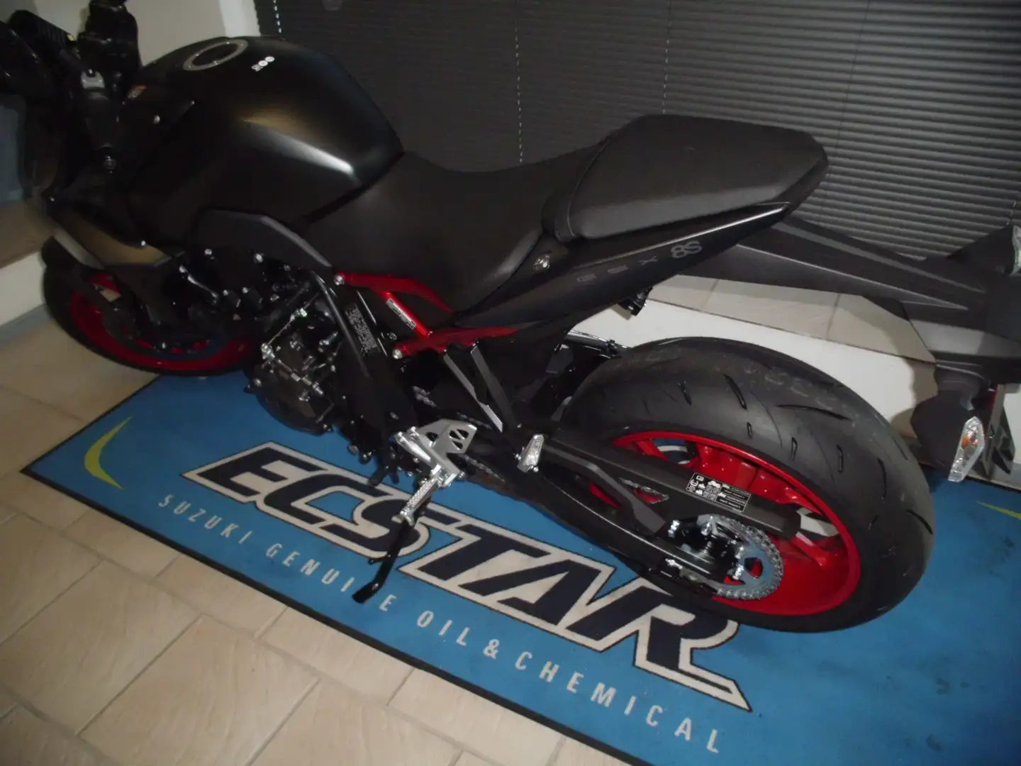 Suzuki GSX 8S GSX800RQM5 Schwarz - 2