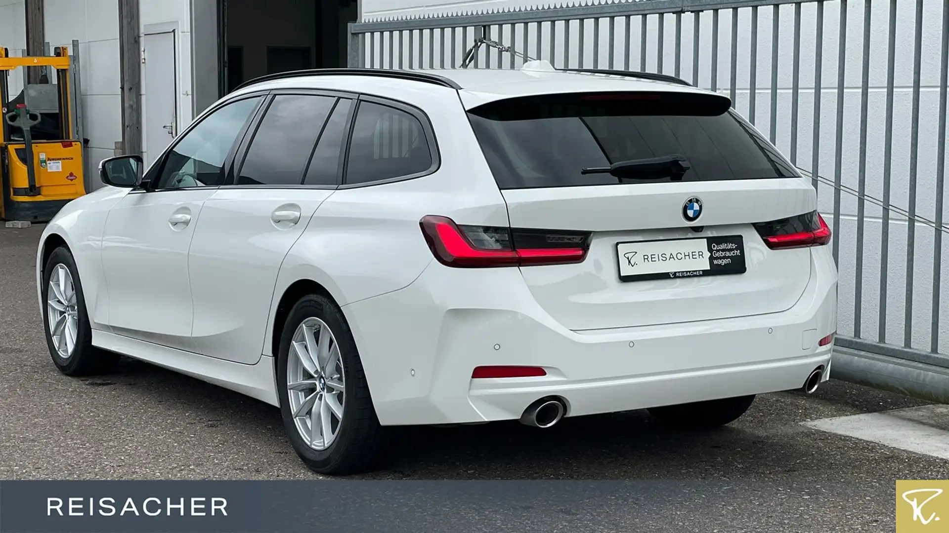 BMW 318 i Tou LC+ ACC DrAss ParkAss Komfortzug DAB Wit - 2