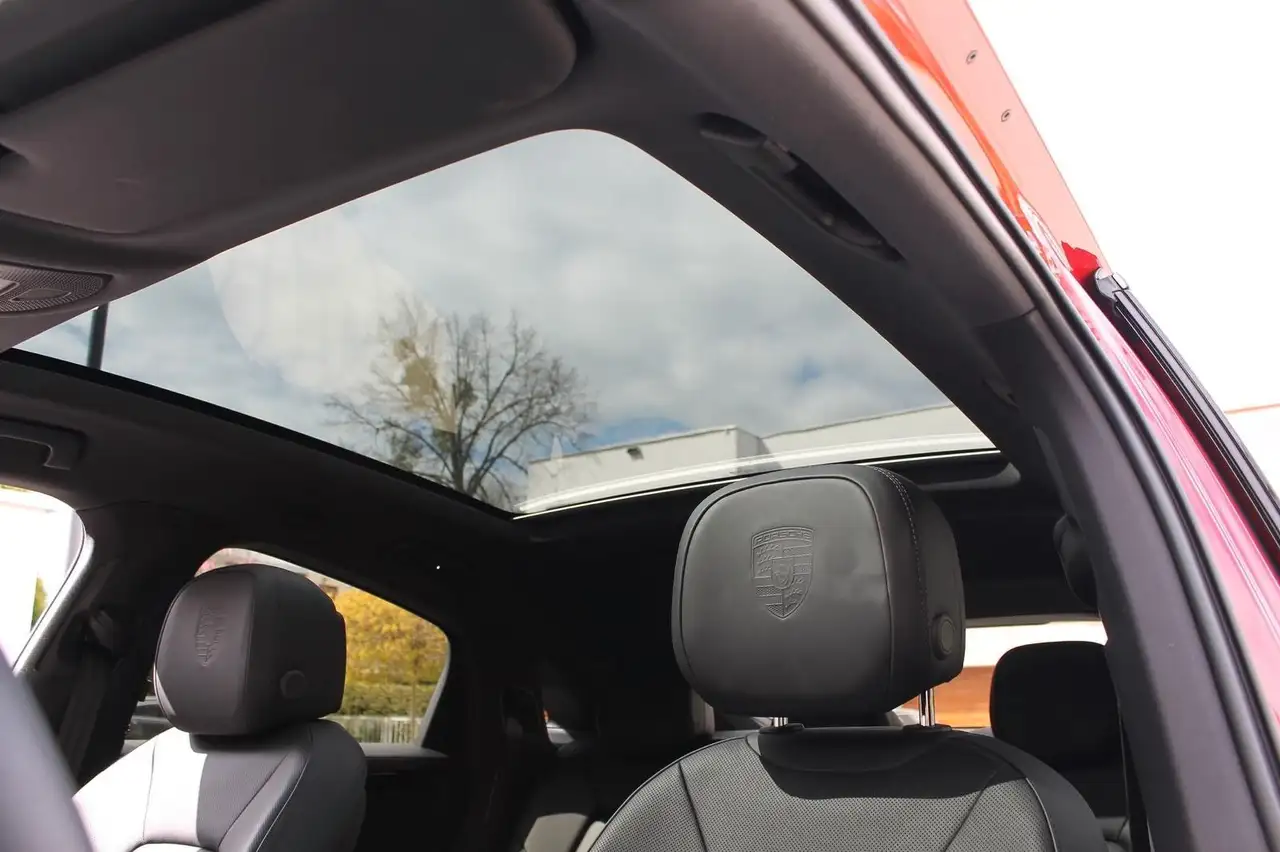 Porsche Cayenne Coupé Black Edition Panorama Chrono ACC 10