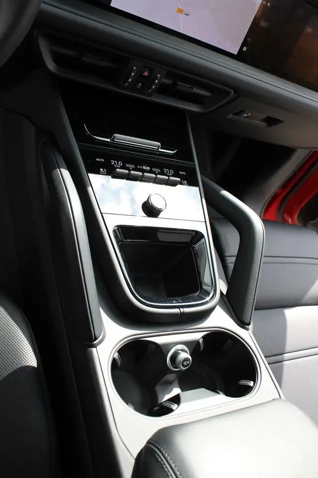 Porsche Cayenne Coupé Black Edition Panorama Chrono ACC 16